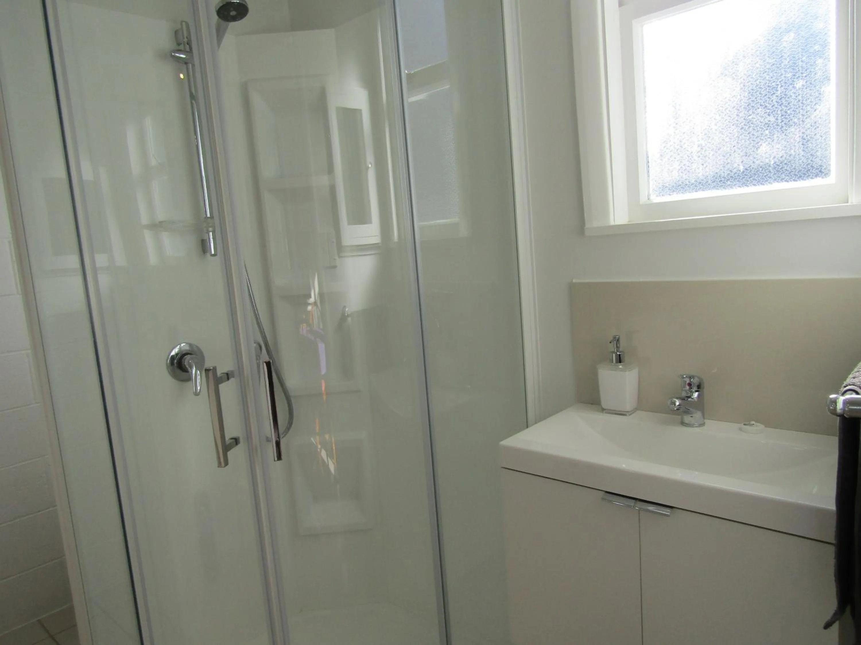 Bathroom in Beachside Sunnyvale Motel