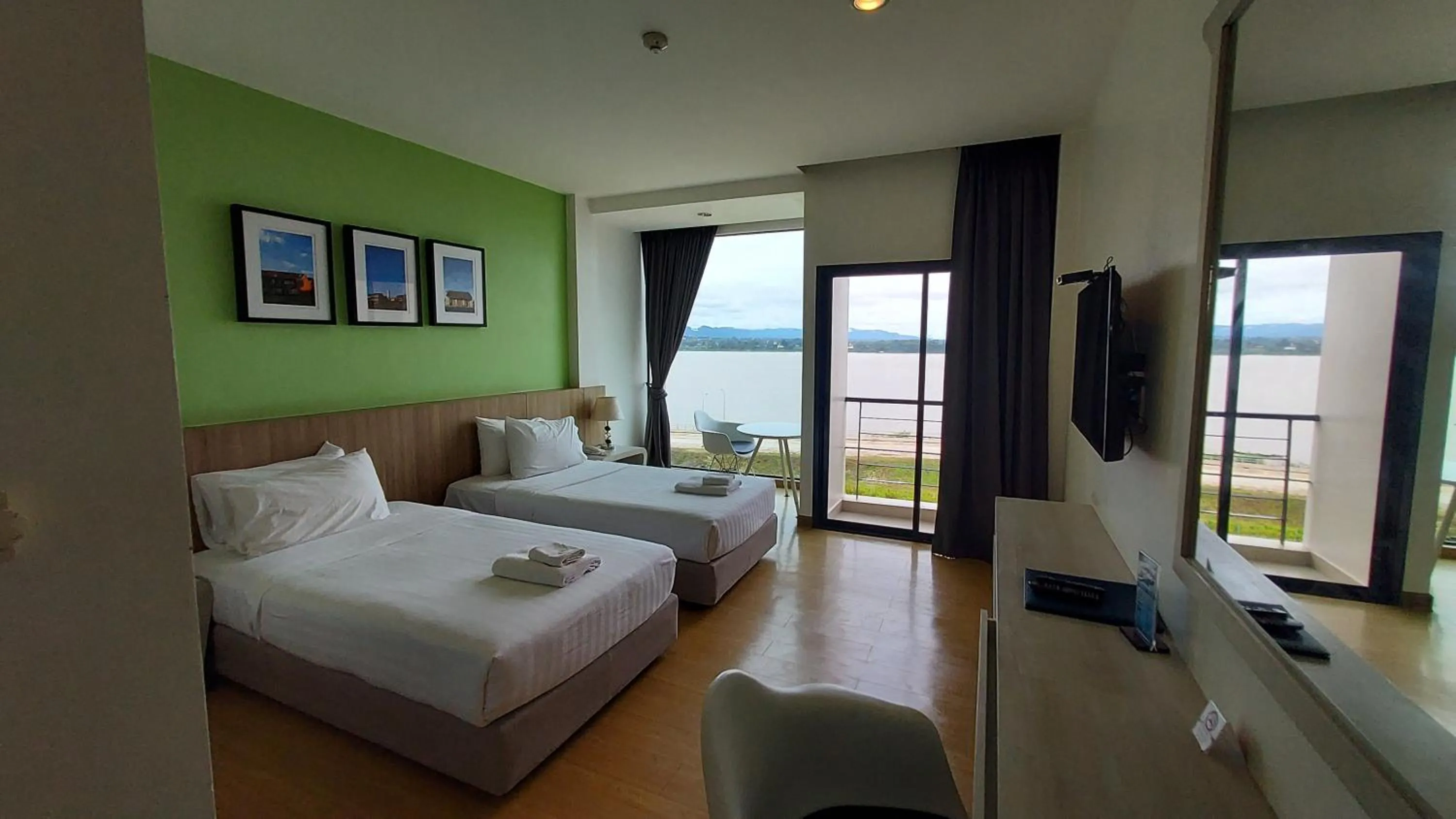 Property building, Bed in The River Hotel