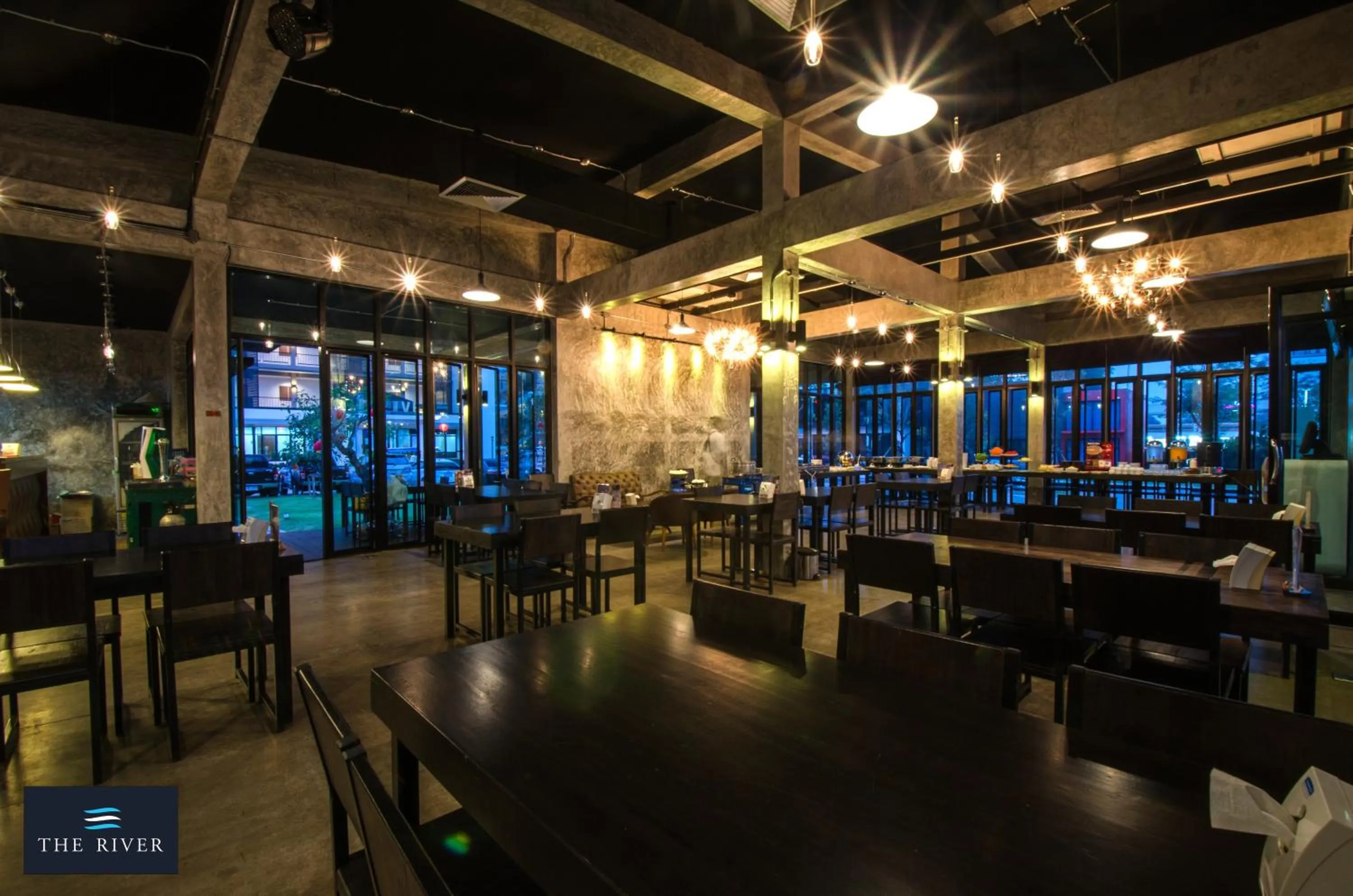 Restaurant/places to eat in The River Hotel