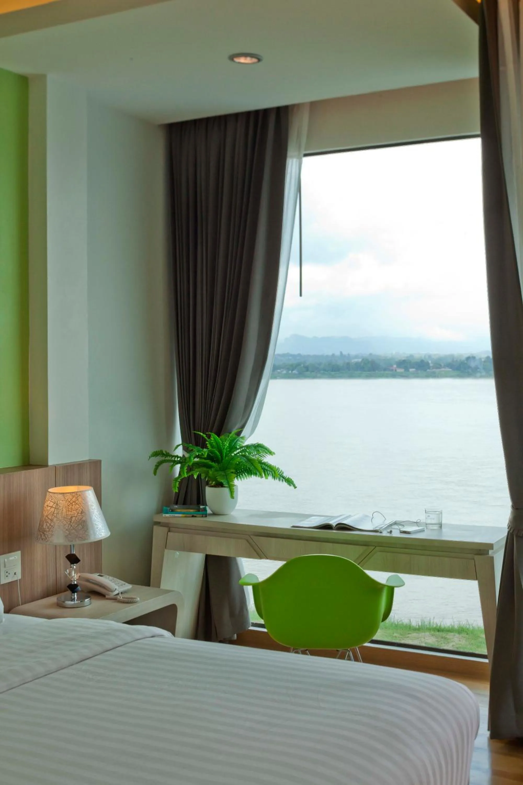 Photo of the whole room, Bed in The River Hotel