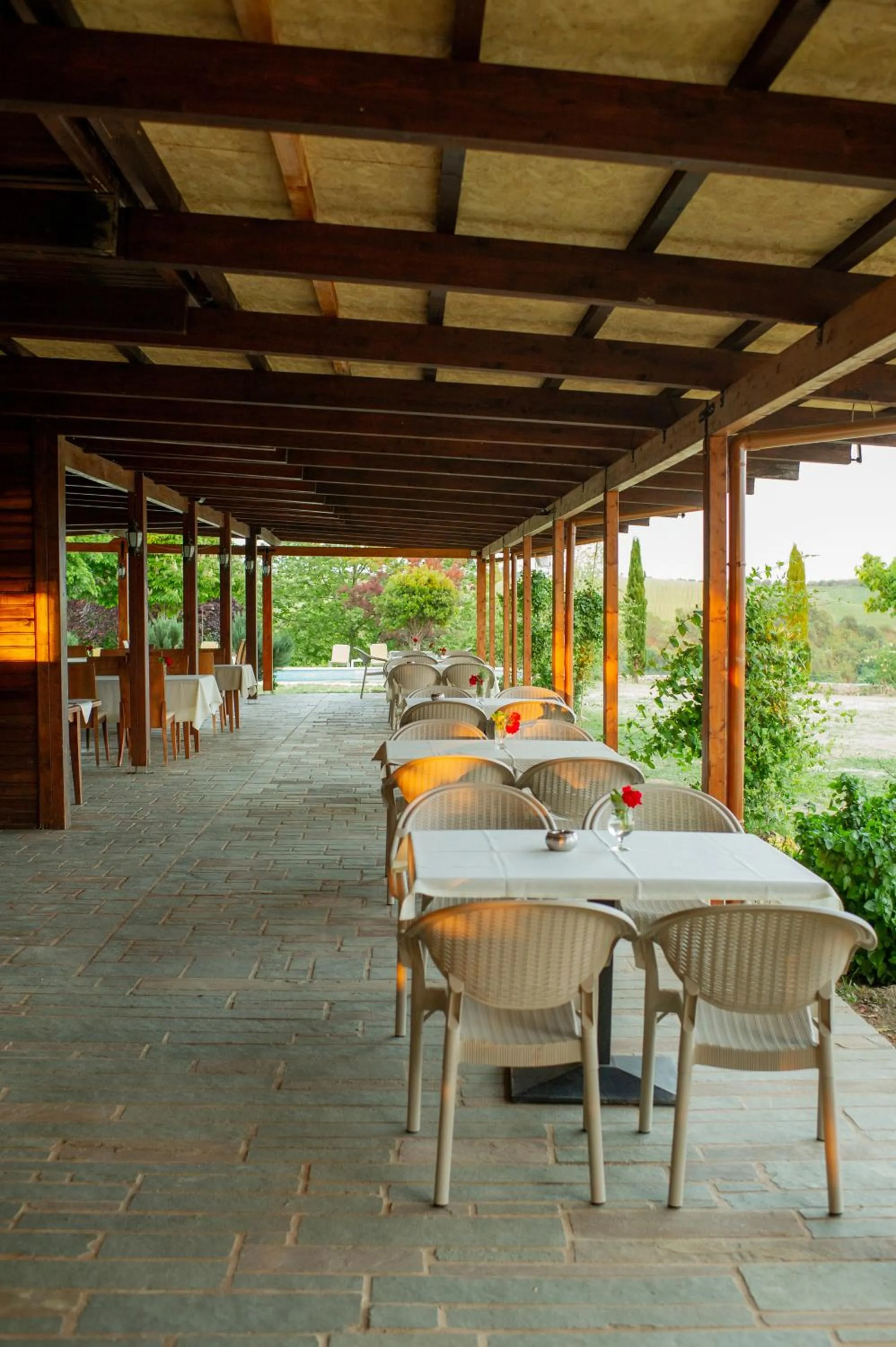Restaurant/places to eat in Koukos Inn