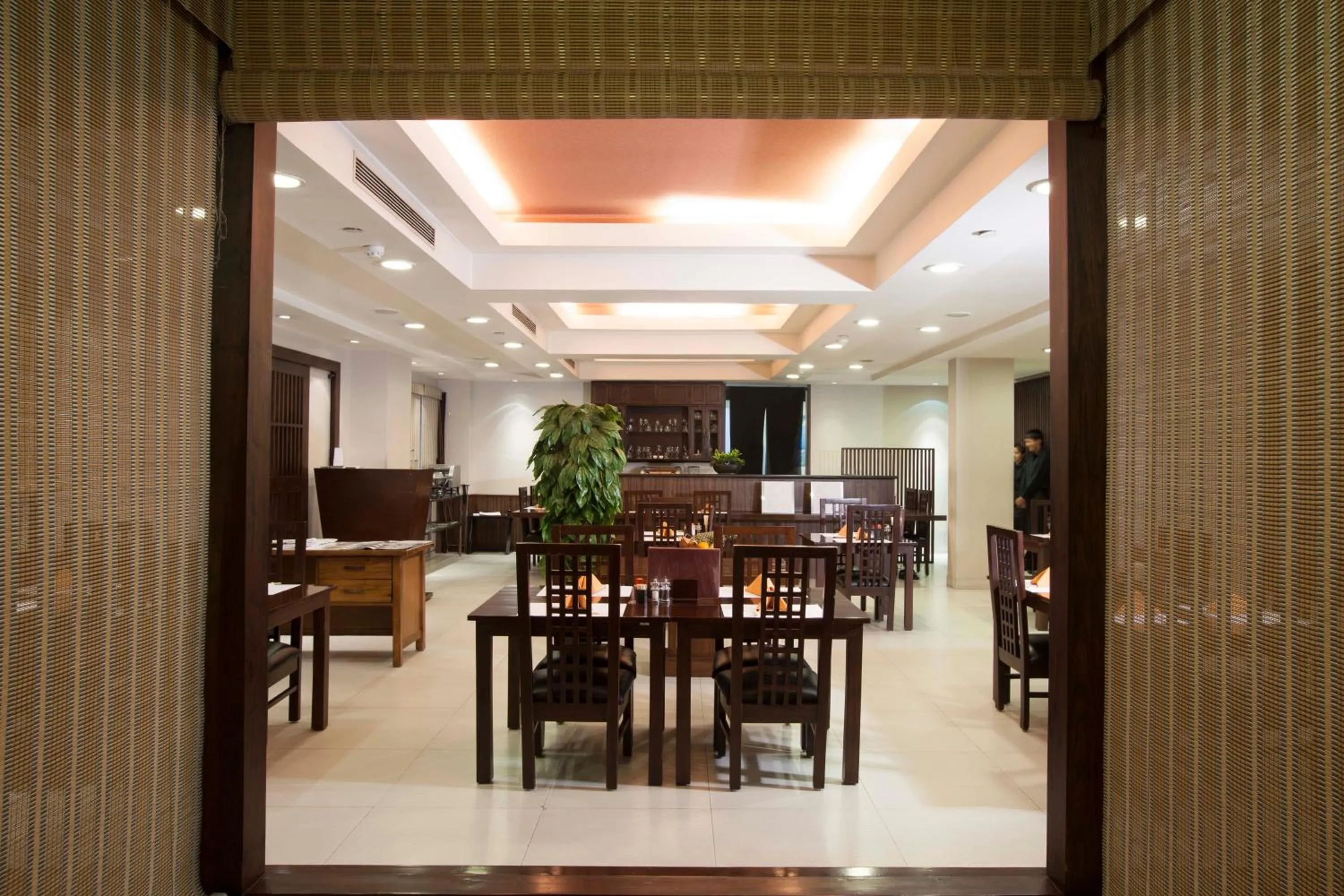 Restaurant/places to eat in Avalon Courtyard Residence Suites