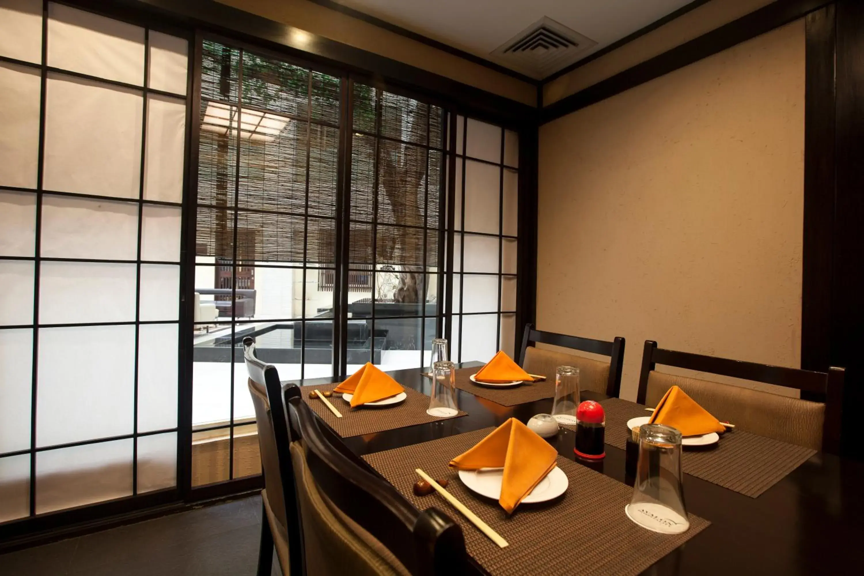 Restaurant/places to eat in Avalon Courtyard Residence Suites Restaurant/places to eat in Avalon Courtyard Residence Suites