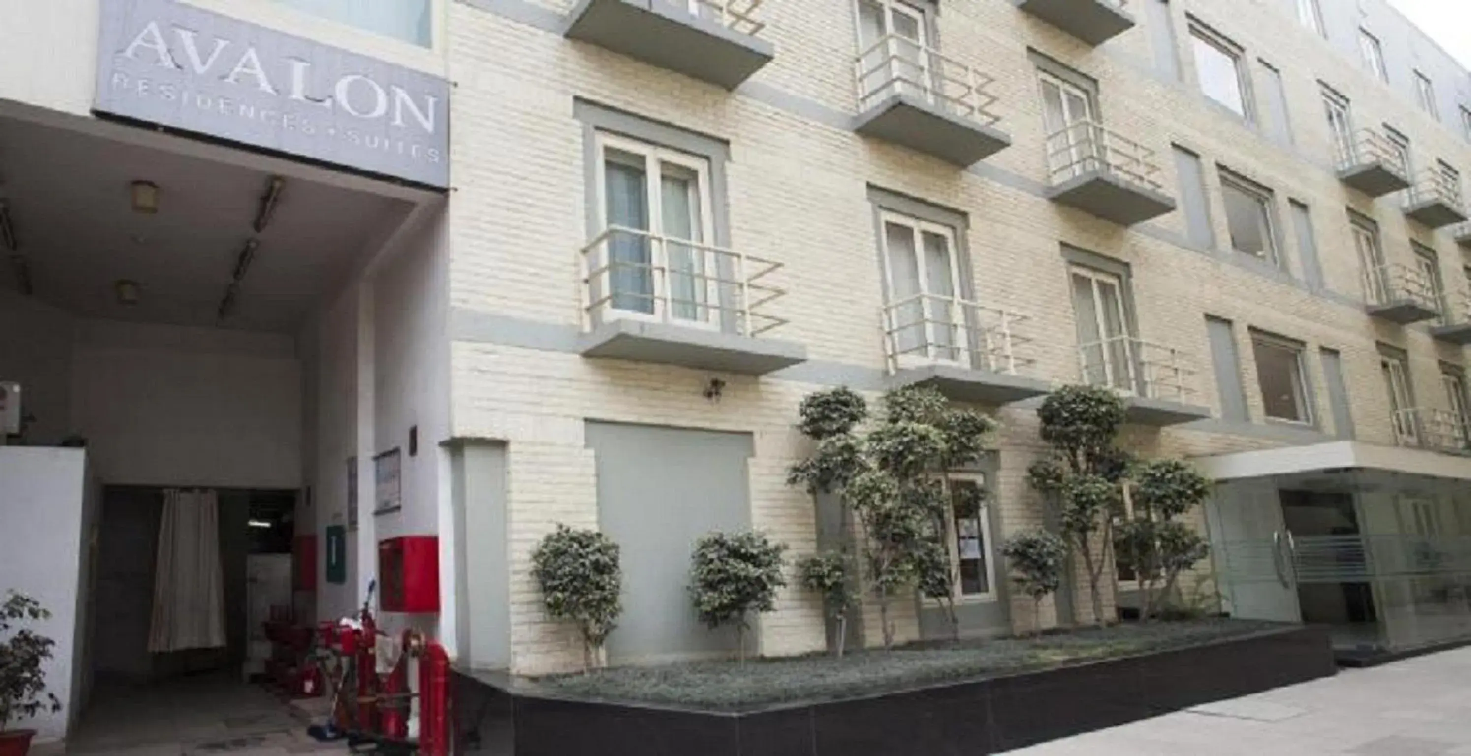 Facade/entrance in Avalon Courtyard Residence Suites Facade/entrance in Avalon Courtyard Residence Suites