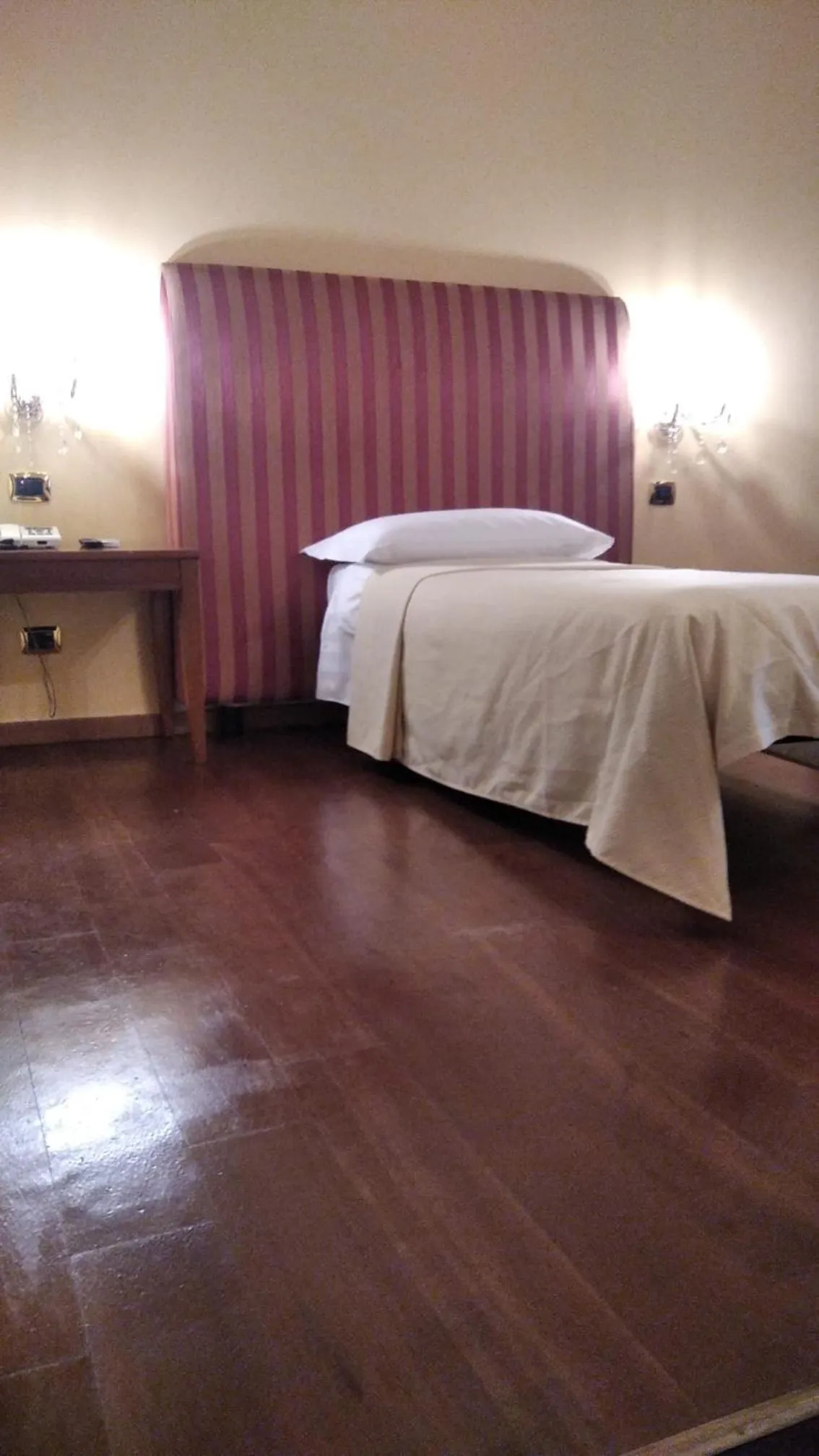 Bed in CANELLA HOTEL