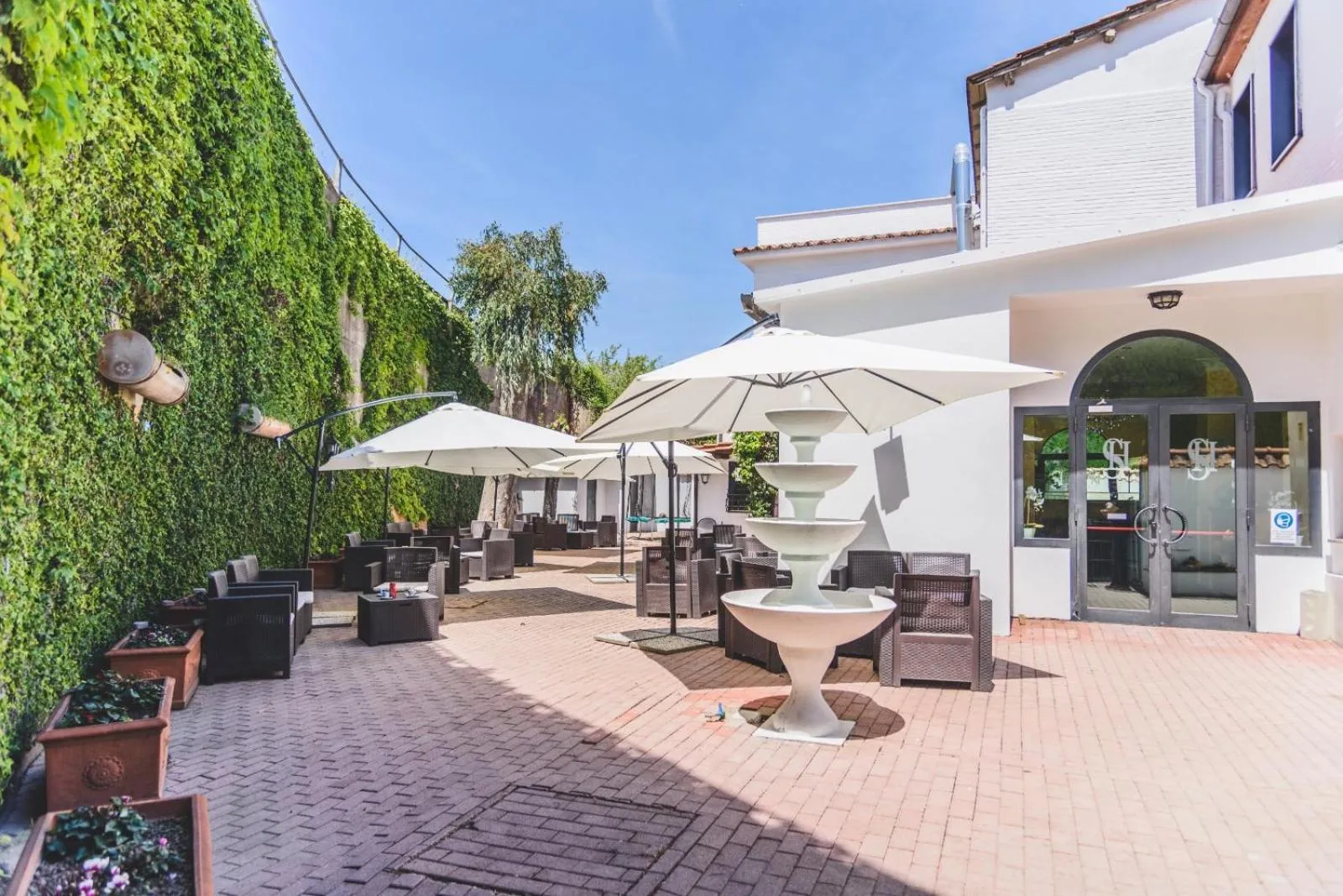 Garden in CANELLA HOTEL