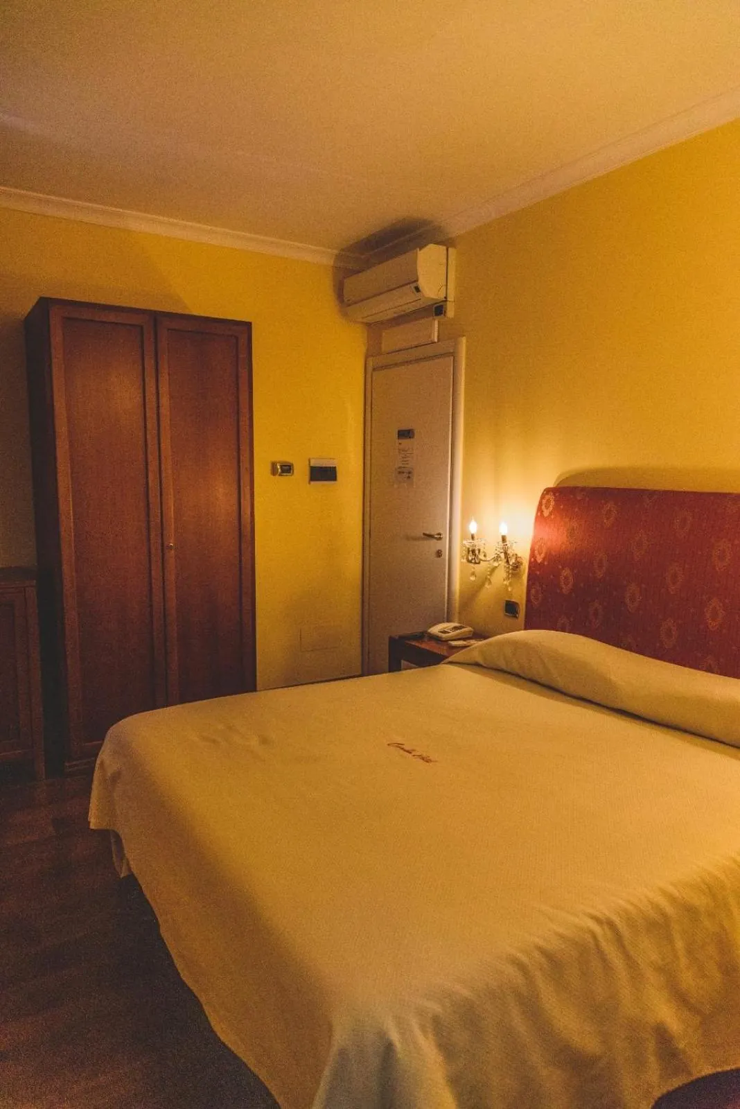 Bed in CANELLA HOTEL