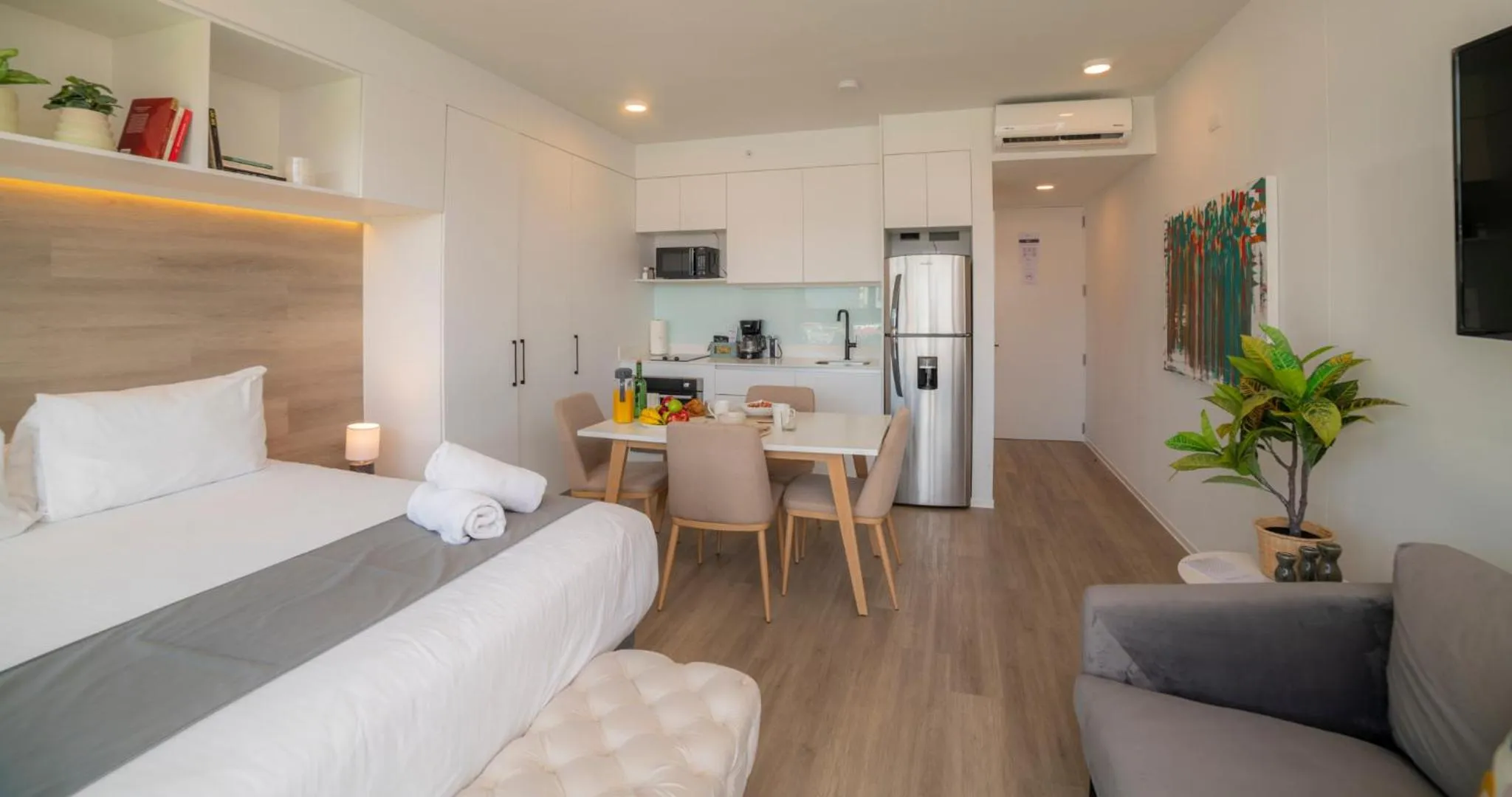 Dining area, Bed in BEE Suites San José - Escalante