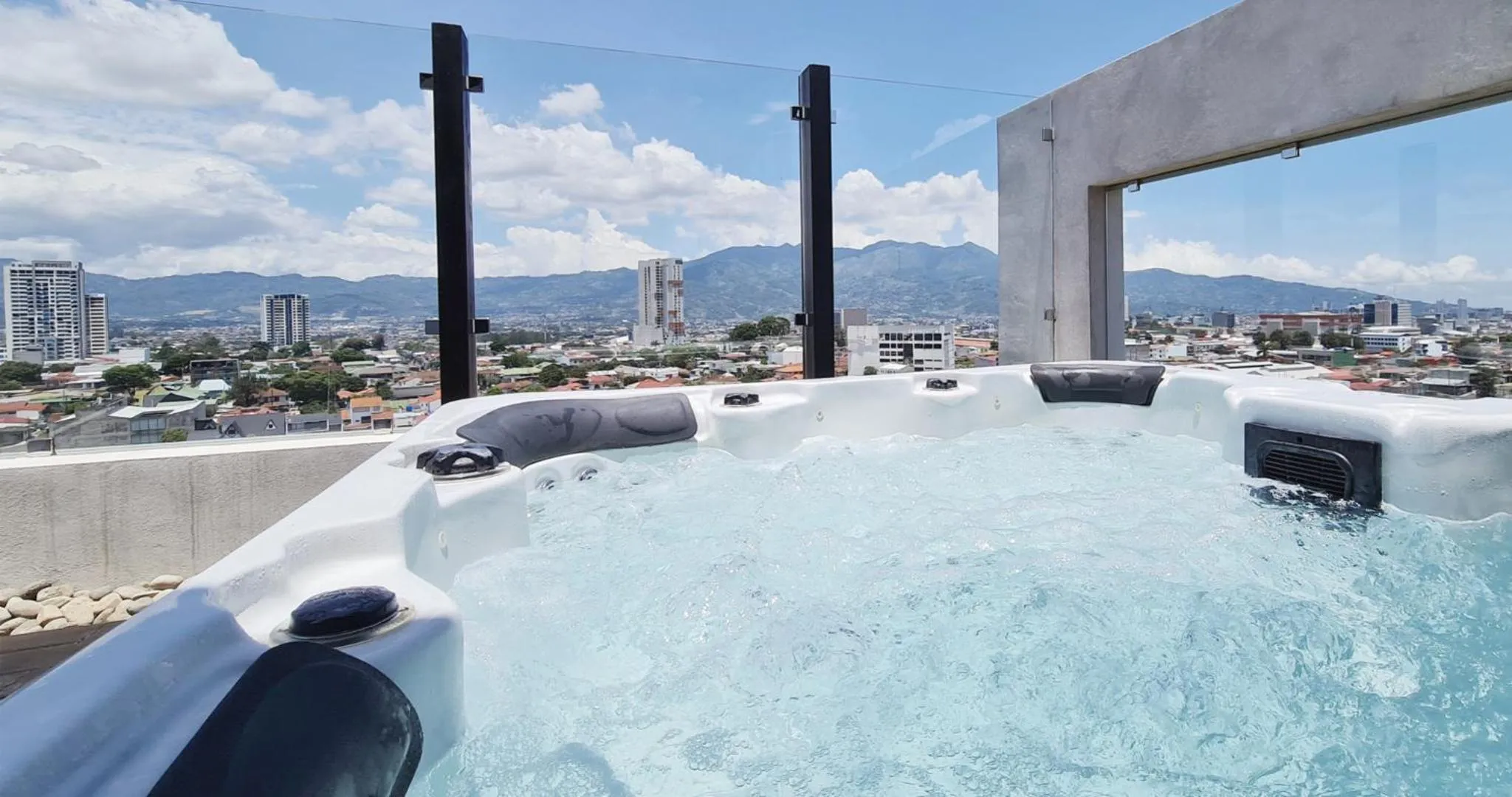 Hot Tub in BEE Suites San José - Escalante