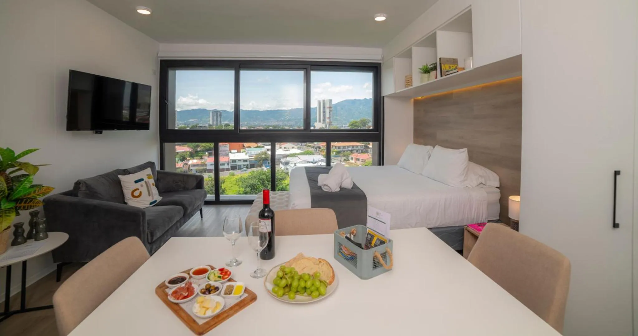 Photo of the whole room in BEE Suites San José - Escalante