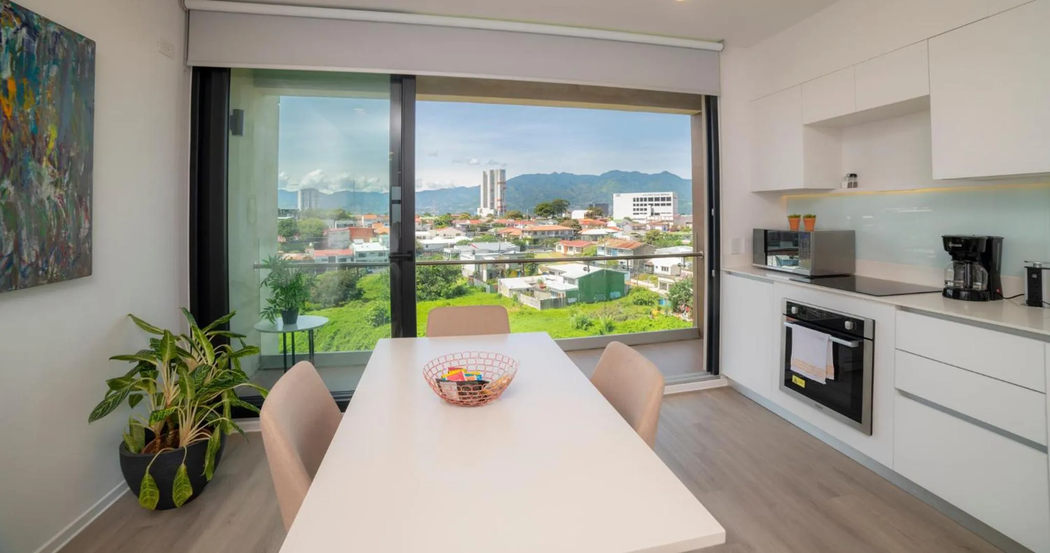 Dining area in BEE Suites San José - Escalante