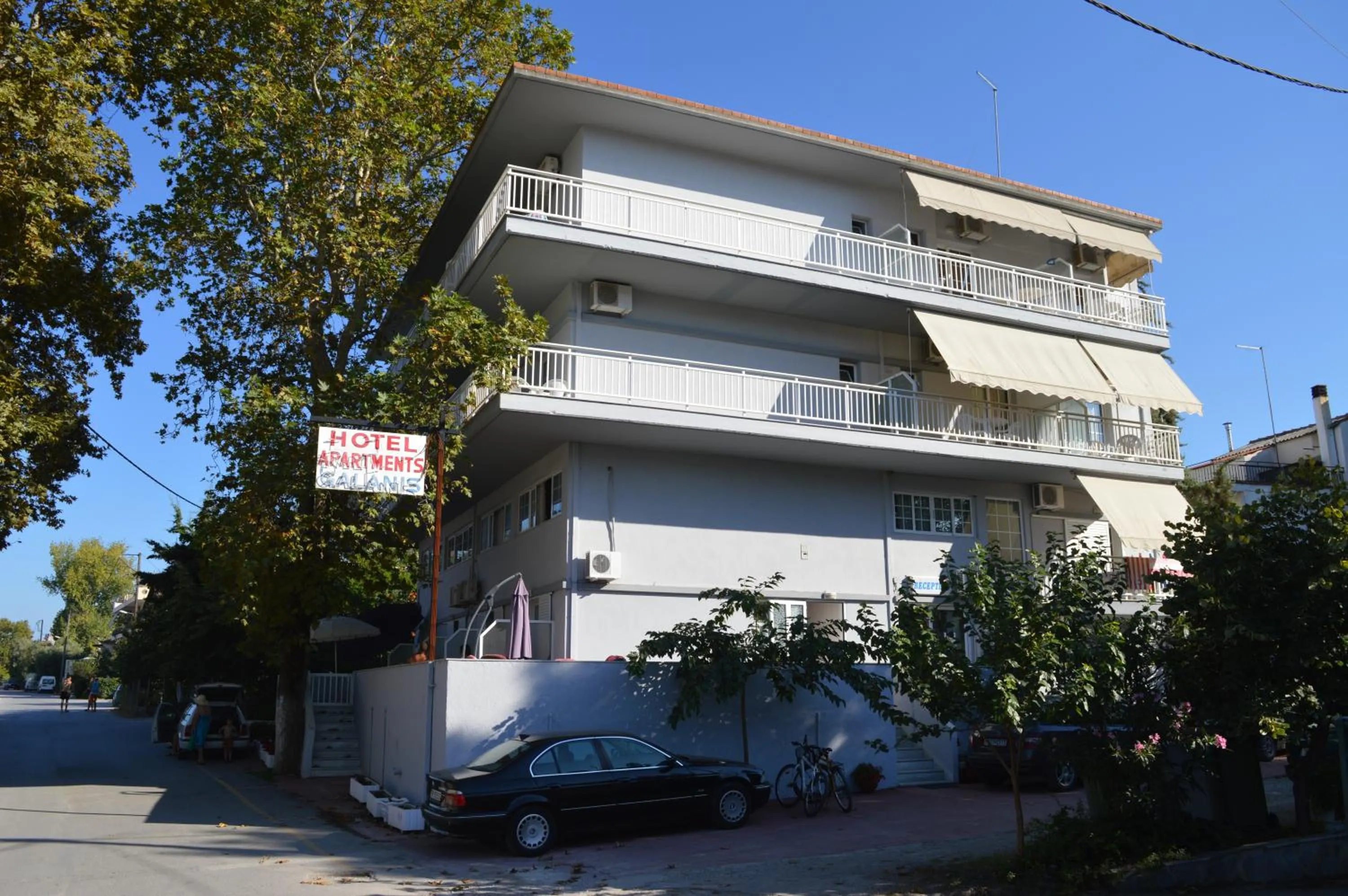 Facade/entrance in Galanis Studios and Apartments