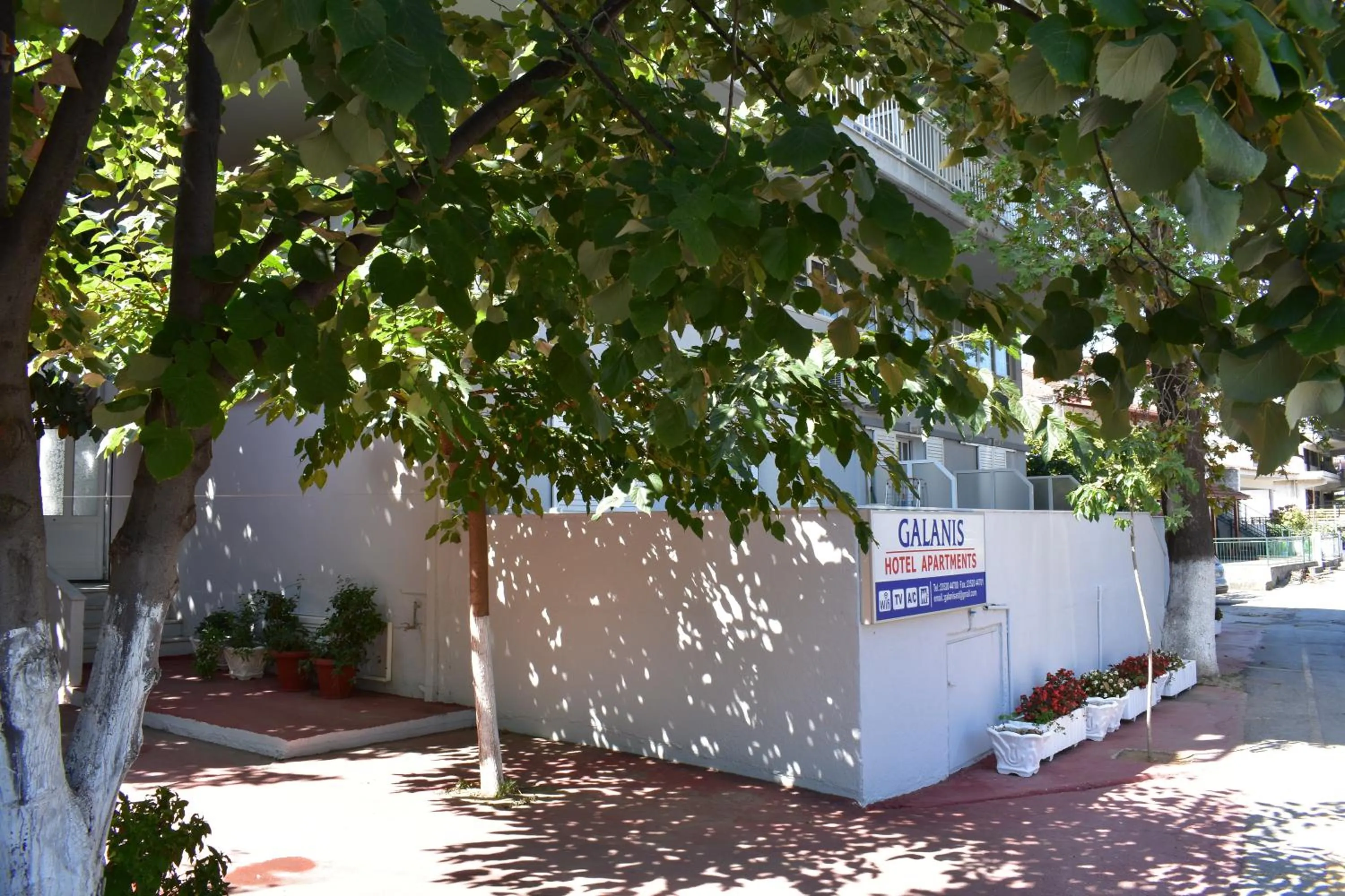 Galanis Studios and Apartments