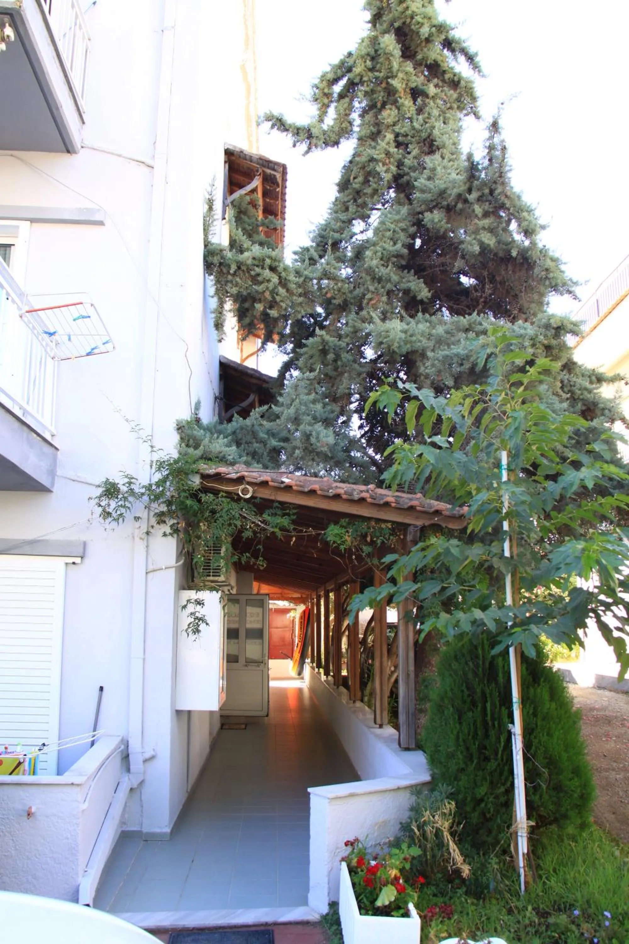 Facade/entrance in Galanis Studios and Apartments