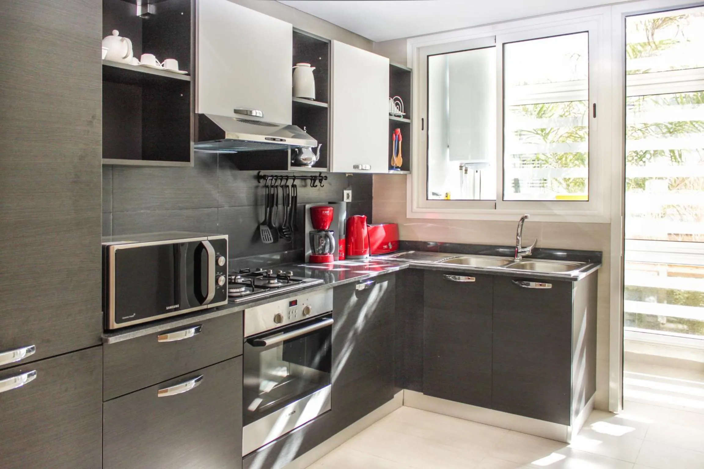 Kitchen or kitchenette in Prestigia Rabat Hay Riad Premium Apartments près stade foot My abdellah