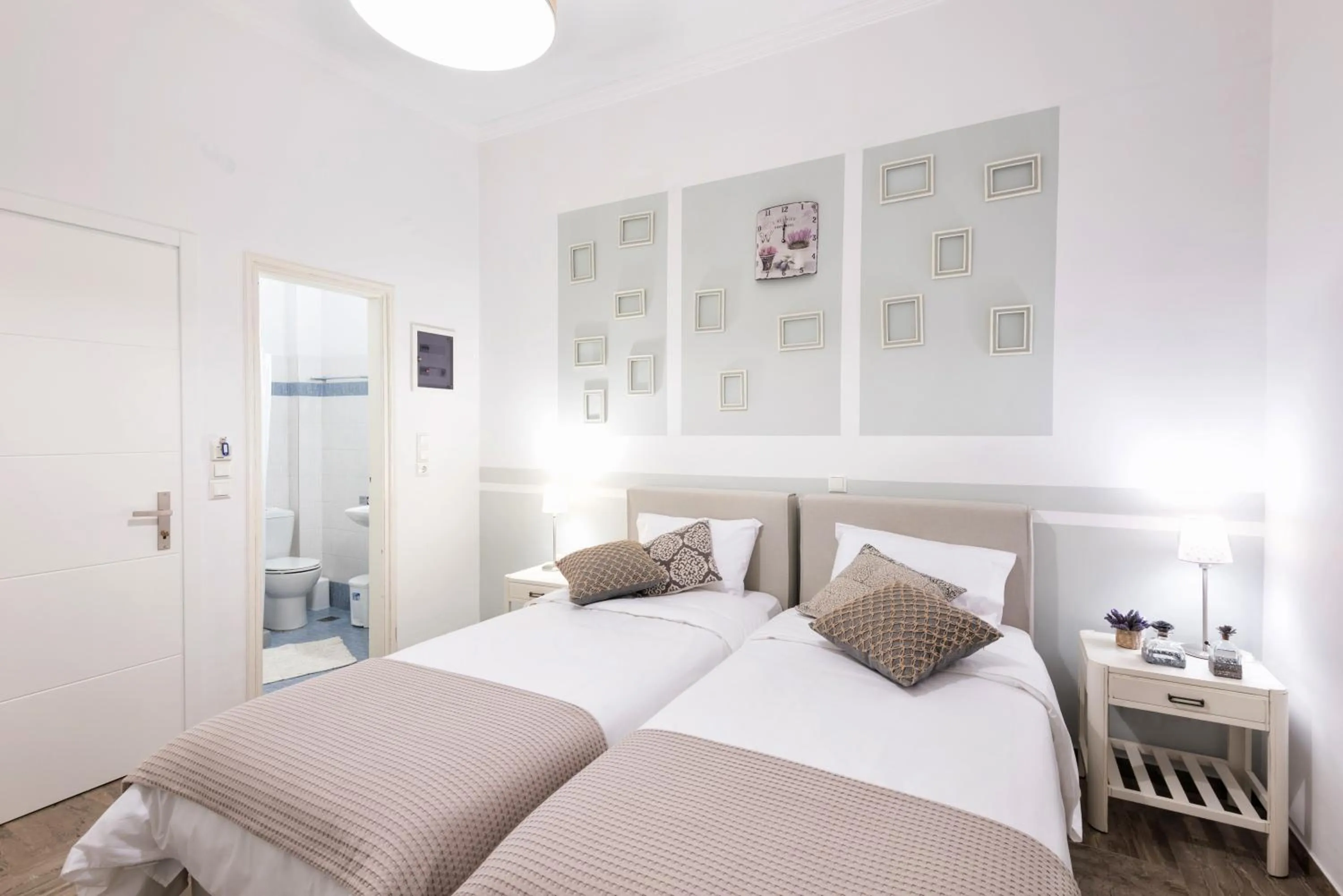 Photo of the whole room, Bed in Hotel Oasis