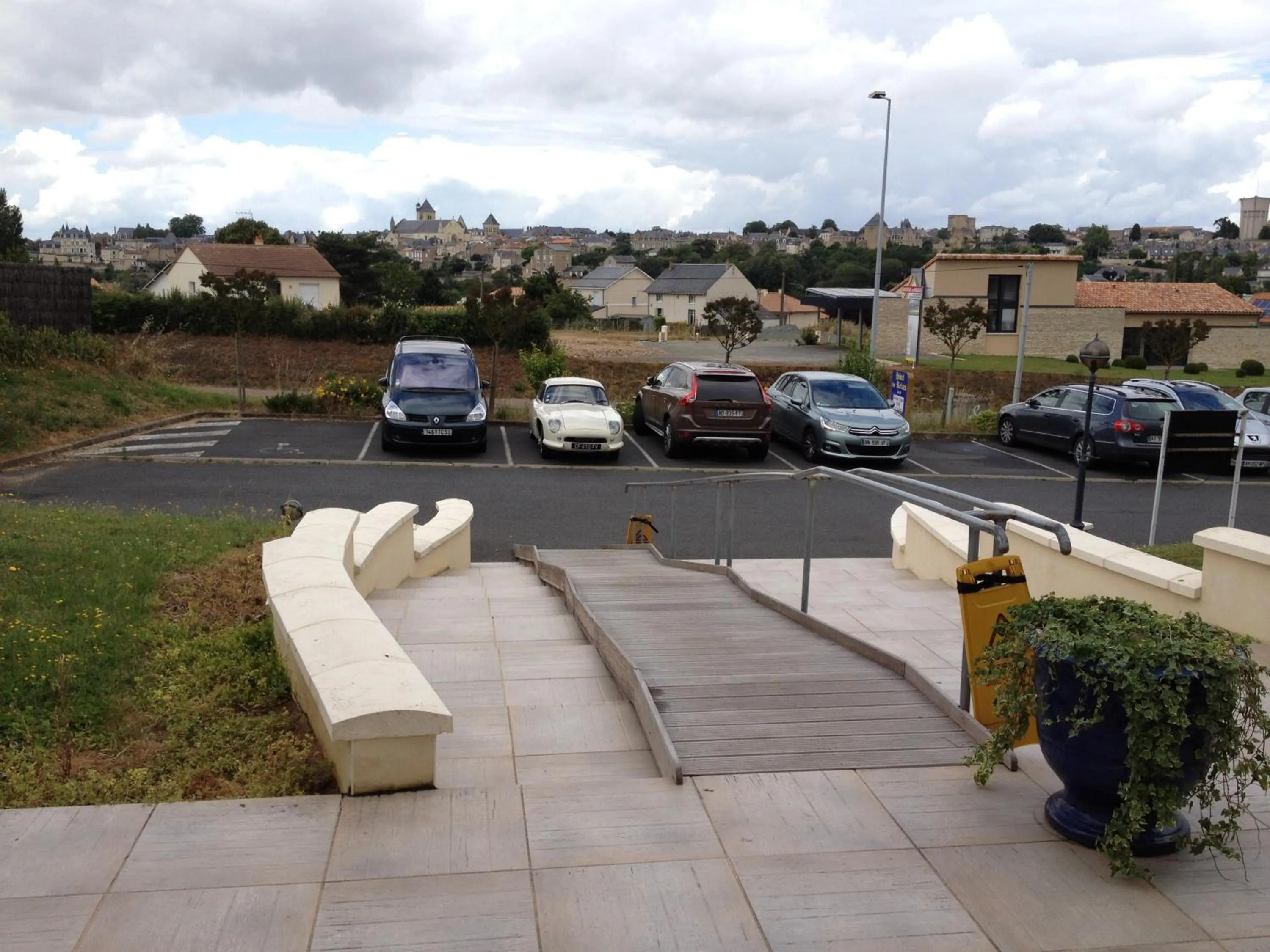 Facade/entrance in Hôtellerie Saint Jean