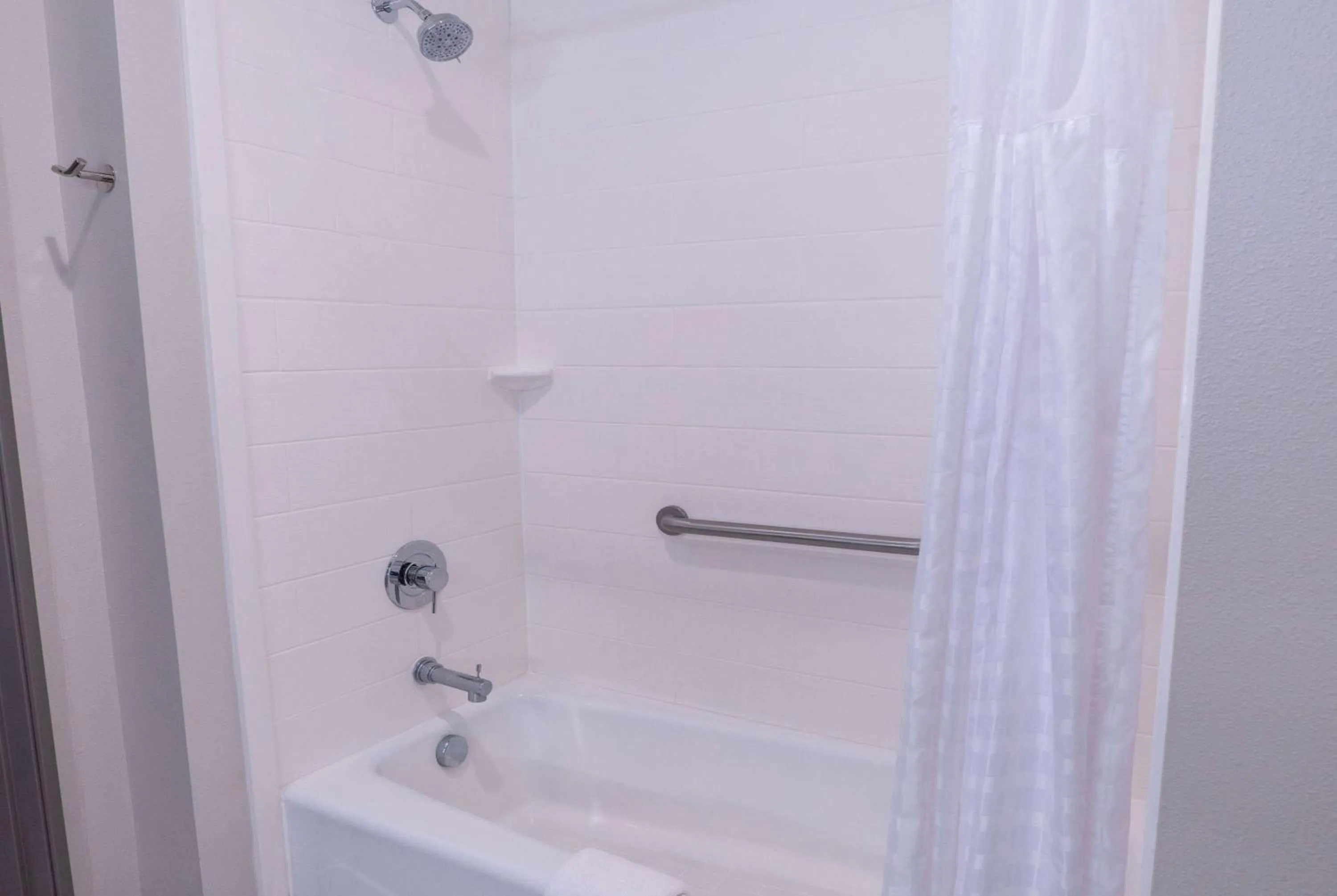 TV and multimedia in La Quinta Inn & Suites by Wyndham Corpus Christi Southeast