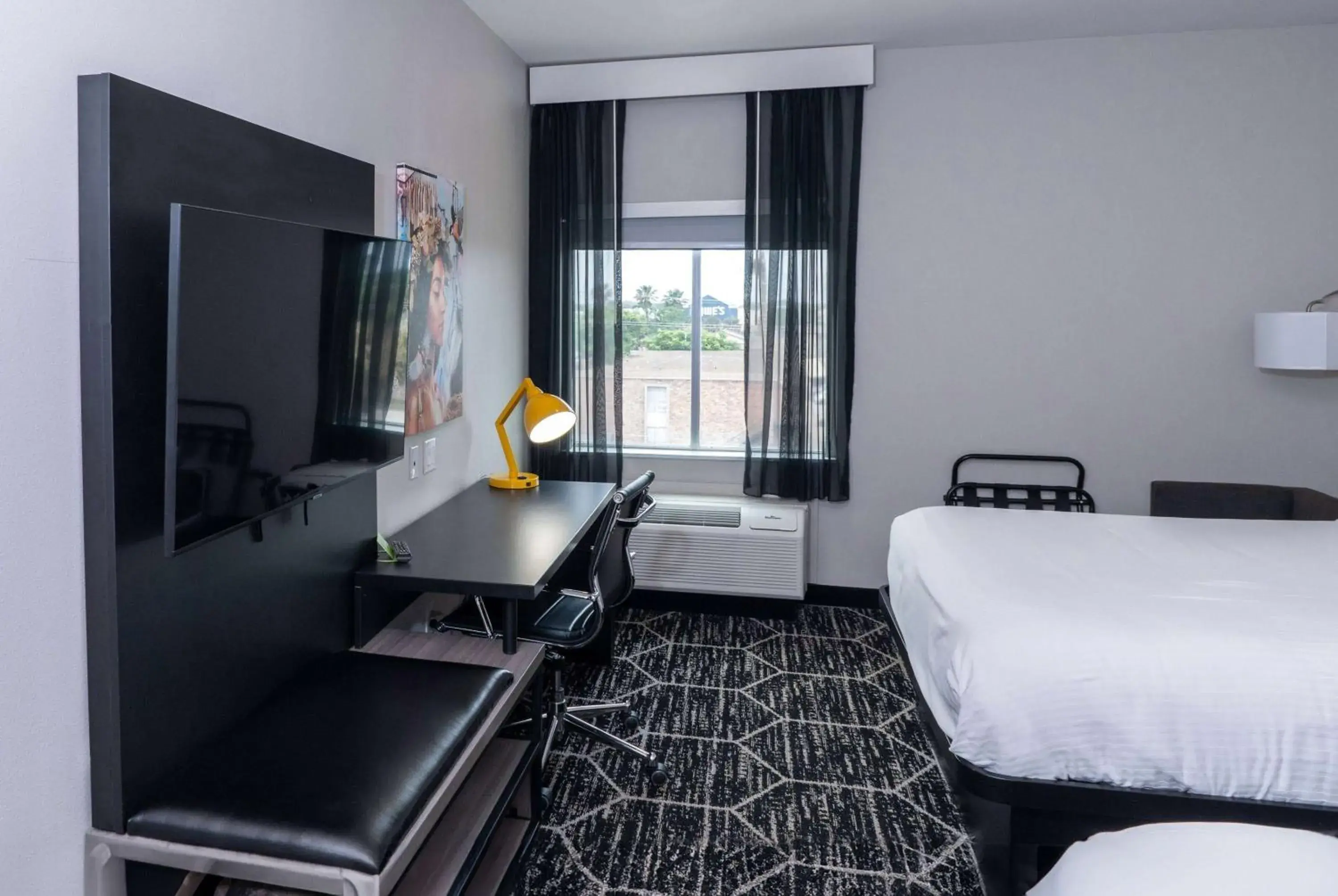 Photo of the whole room, Bed in La Quinta Inn & Suites by Wyndham Corpus Christi Southeast Photo of the whole room, Bed in La Quinta Inn & Suites by Wyndham Corpus Christi Southeast