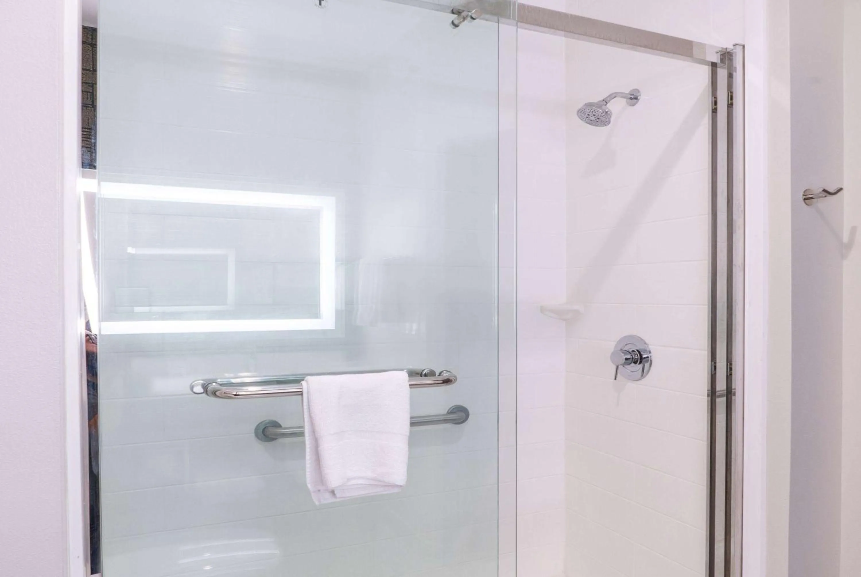 TV and multimedia in La Quinta Inn & Suites by Wyndham Corpus Christi Southeast