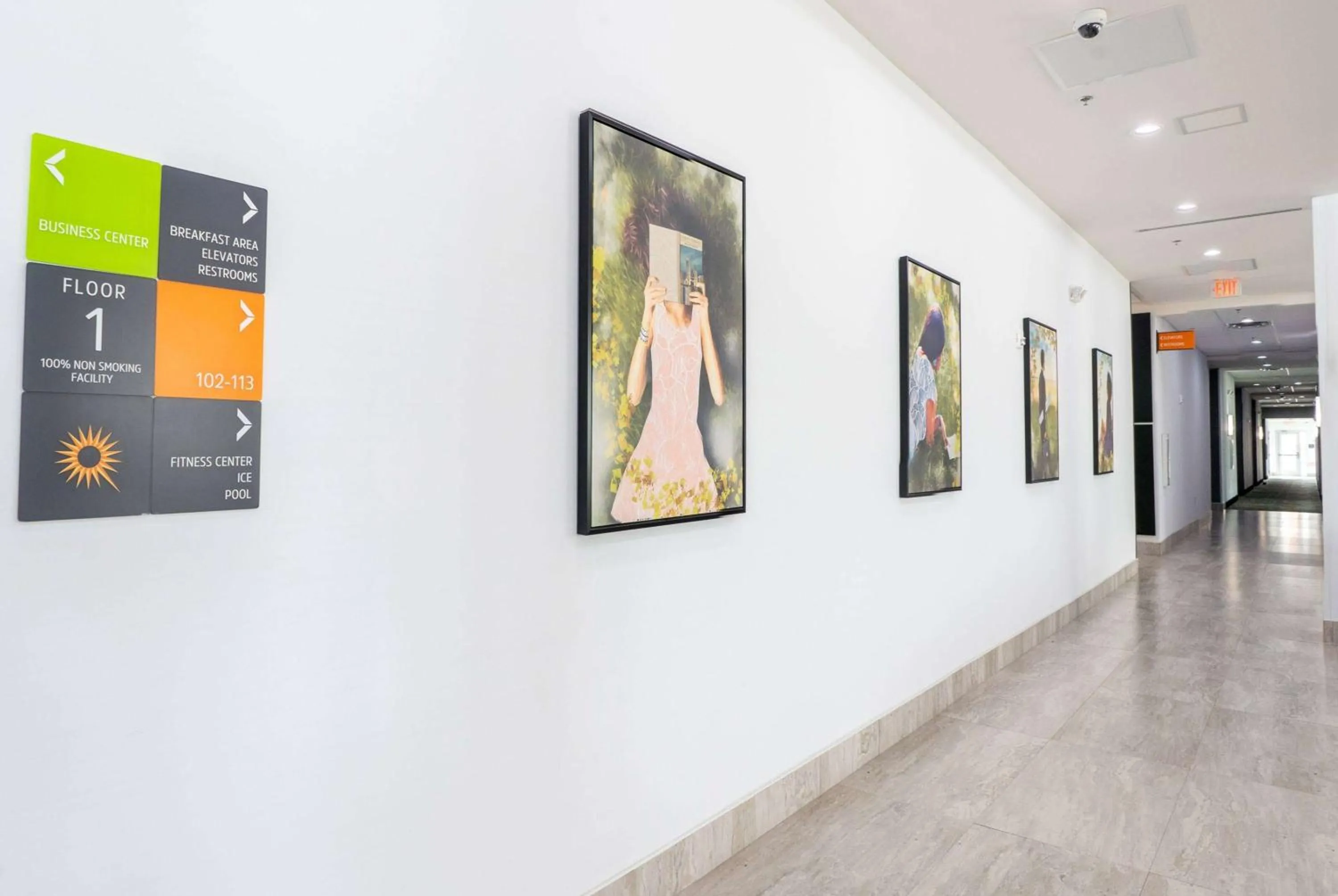 Kitchen or kitchenette in La Quinta Inn & Suites by Wyndham Corpus Christi Southeast