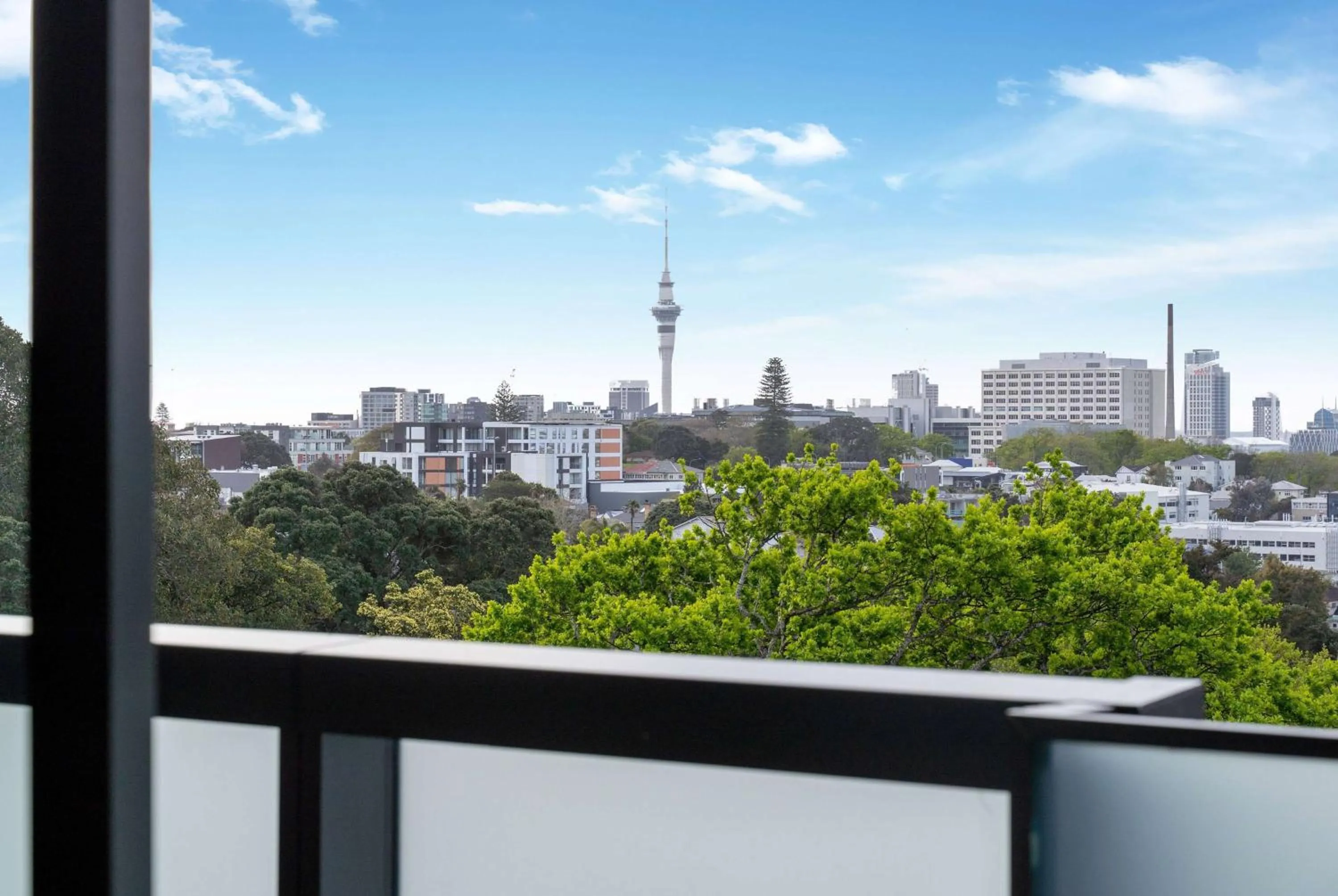 Photo of the whole room in Ramada by Wyndham Newmarket Auckland