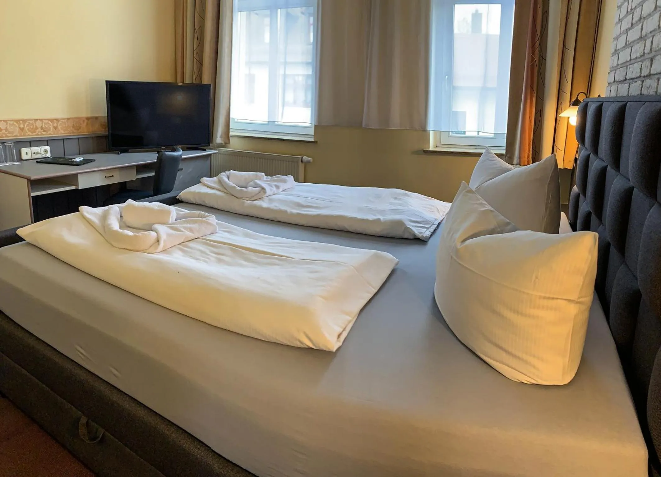 Photo of the whole room, Bed in Hotel Carl von Clausewitz