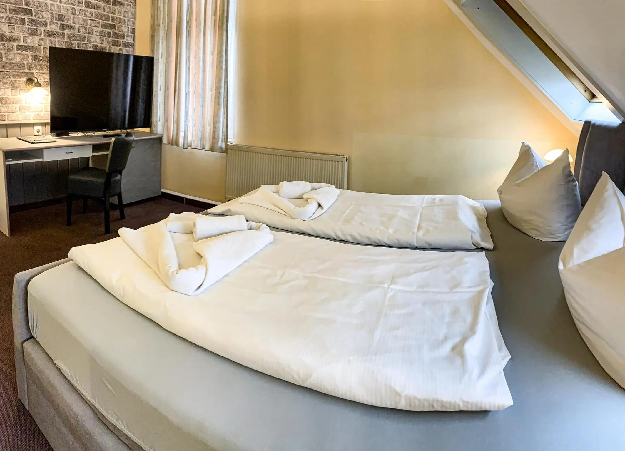 Photo of the whole room, Bed in Hotel Carl von Clausewitz