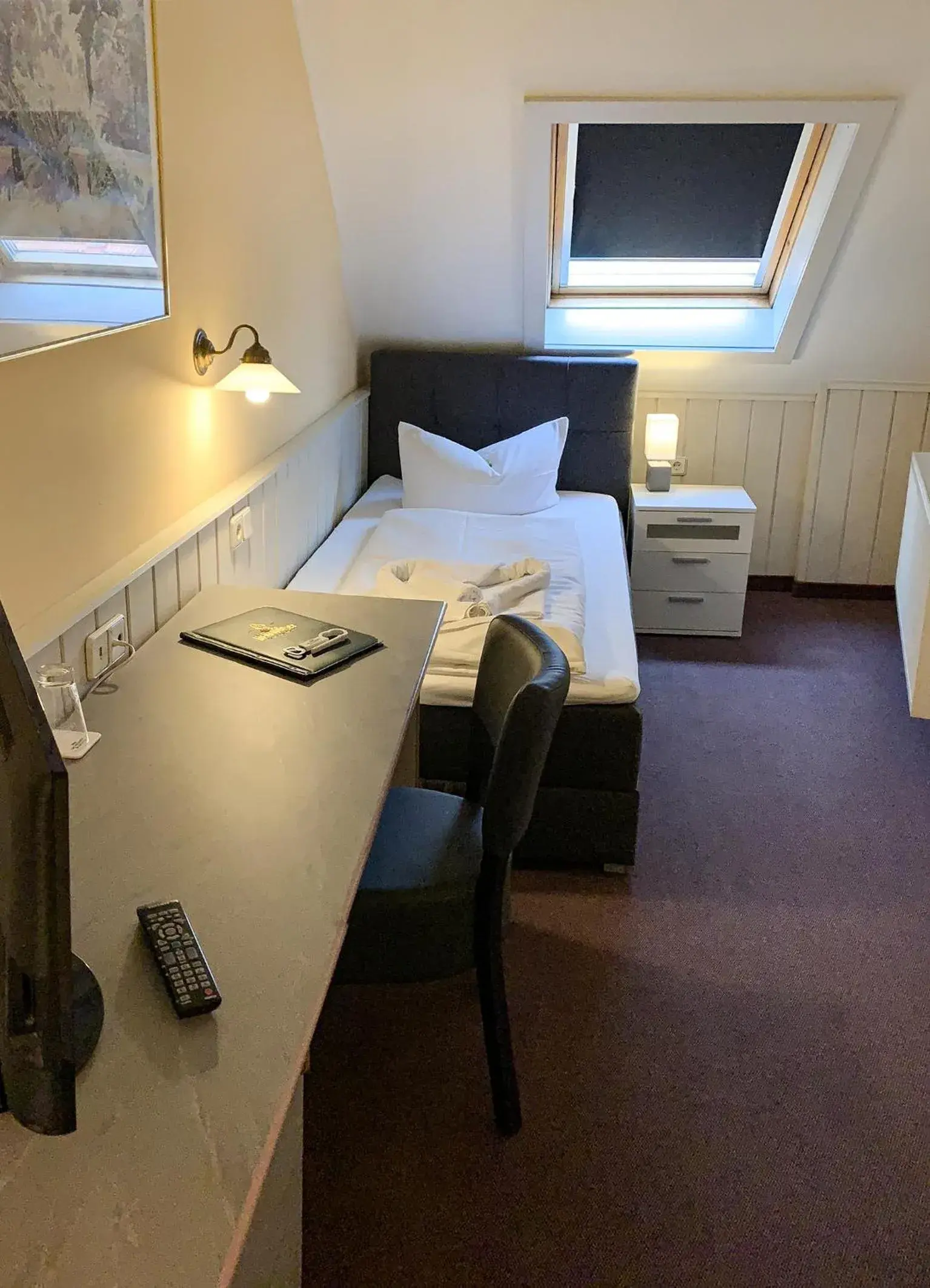 Single Room with Shower - single occupancy in Hotel Carl von Clausewitz Single Room with Shower - single occupancy in Hotel Carl von Clausewitz
