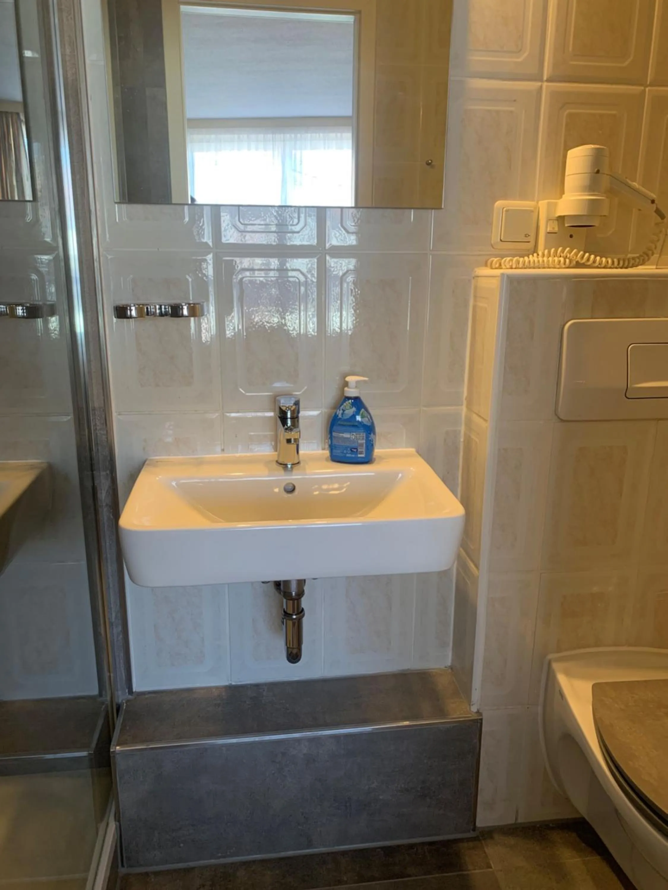 Shower in Hotel Carl von Clausewitz