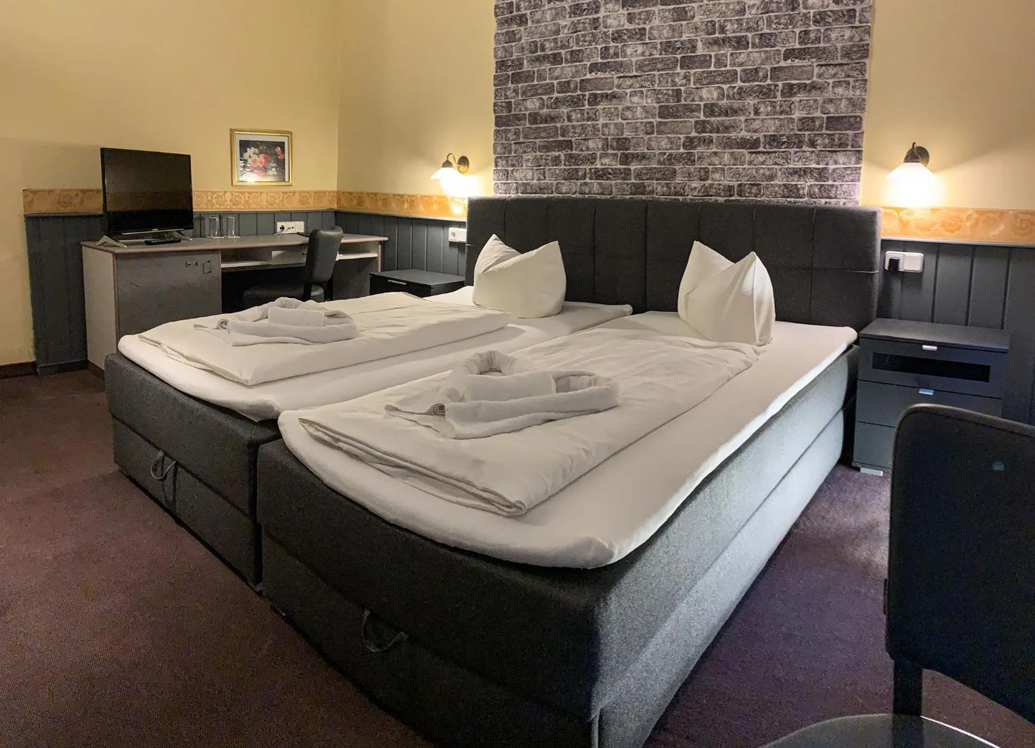 Photo of the whole room, Bed in Hotel Carl von Clausewitz