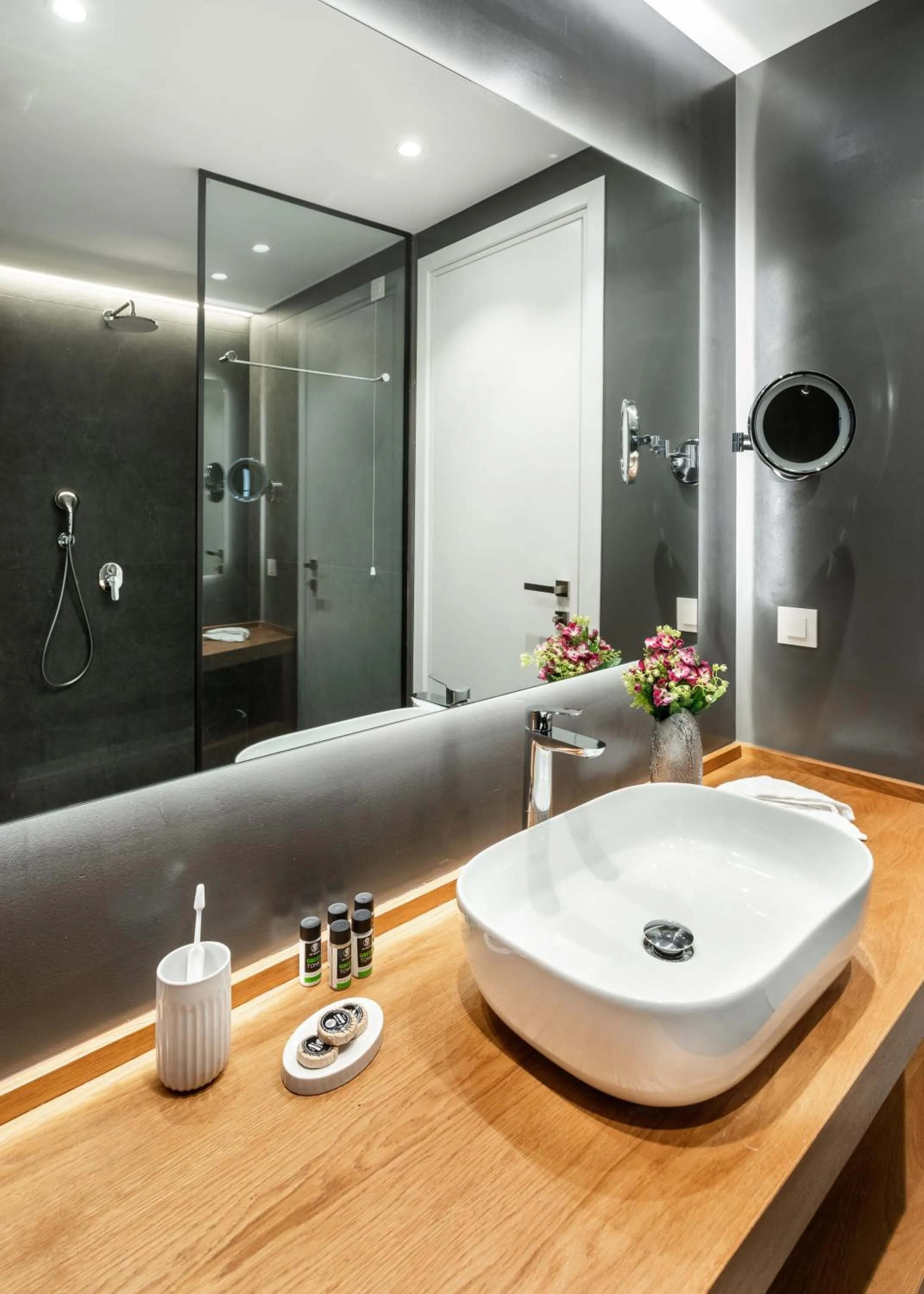 Bathroom in DAYS City Suites