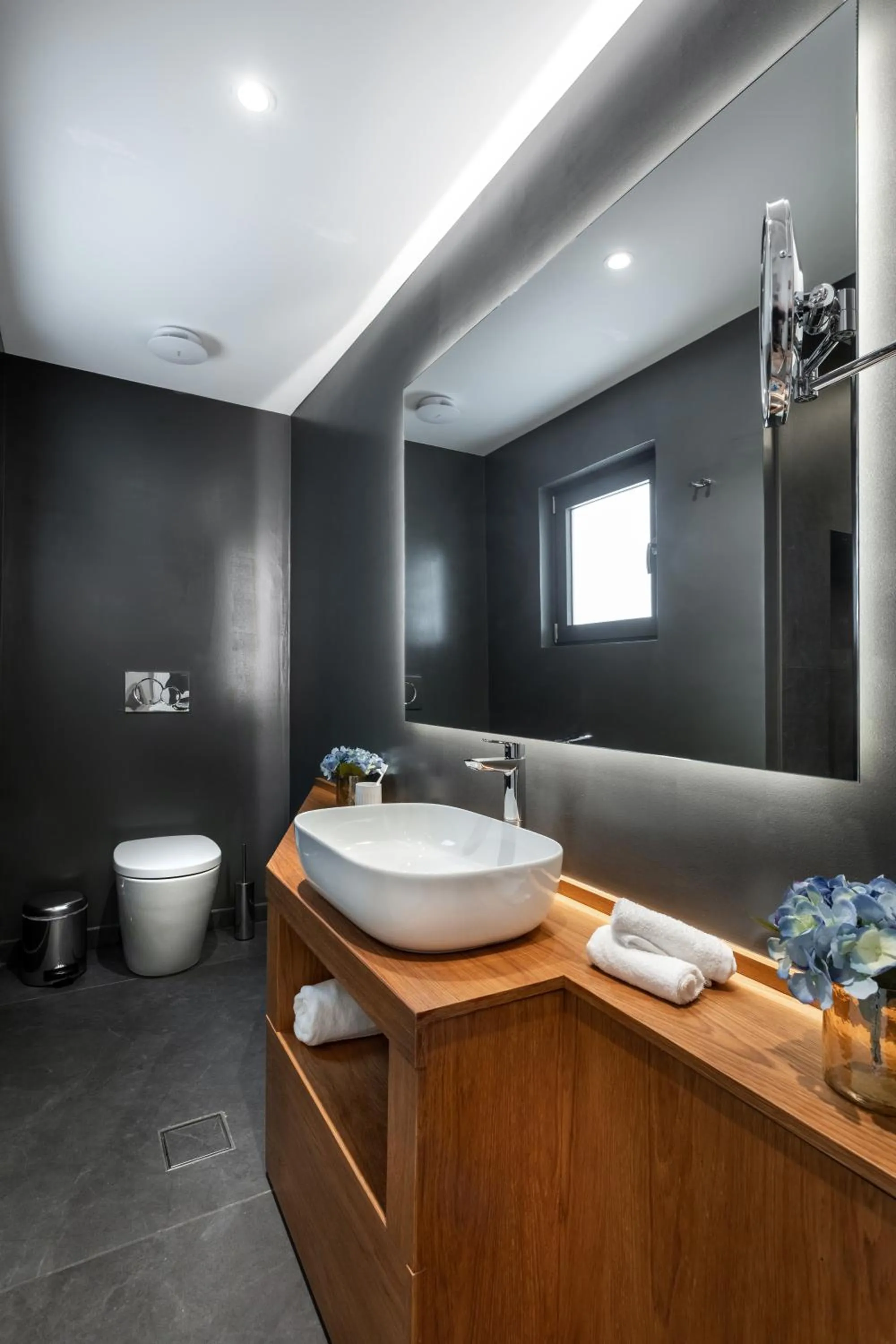 Bathroom in DAYS City Suites