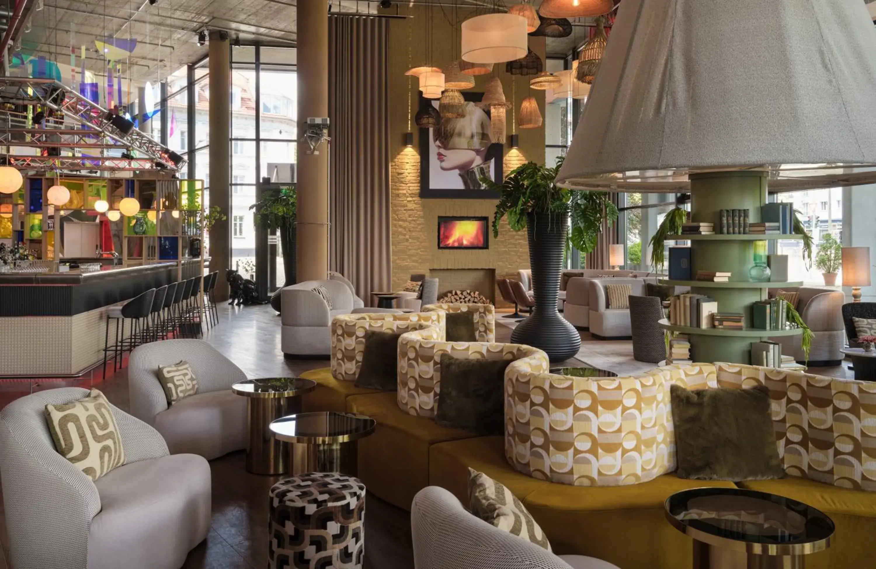 Lounge or bar in NYX Hotel Berlin Köpenick by Leonardo Hotels Lounge or bar in NYX Hotel Berlin Köpenick by Leonardo Hotels