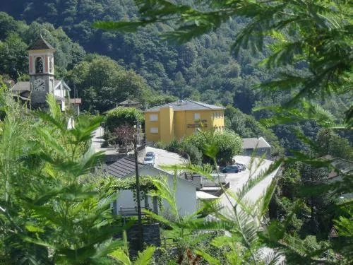 Facade/entrance in Hotel Pizzo Vogorno