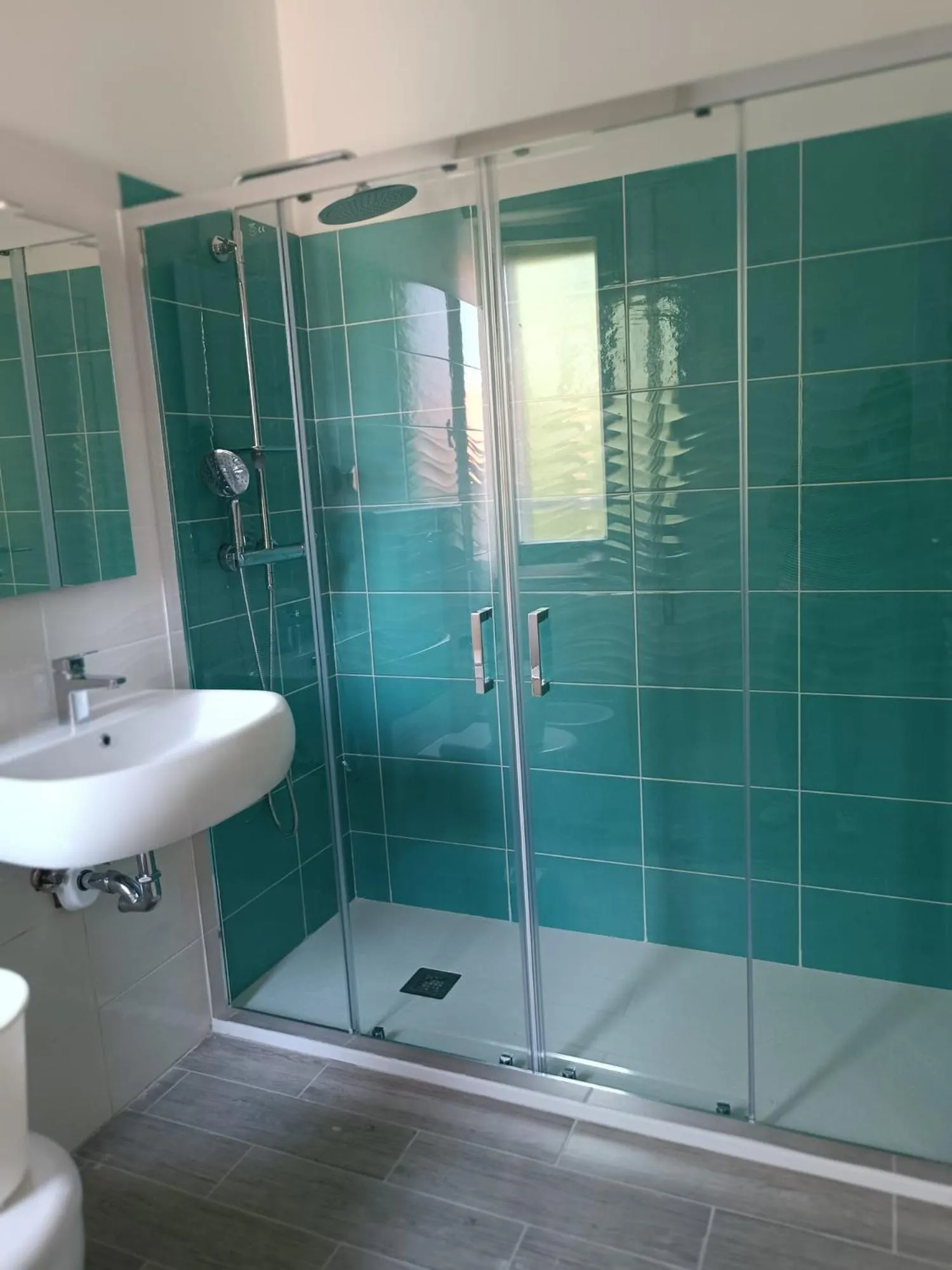 Bathroom in Hotel Susy - Ambienti rinnovati - direttamente su viale Dante e a due passi dal mare