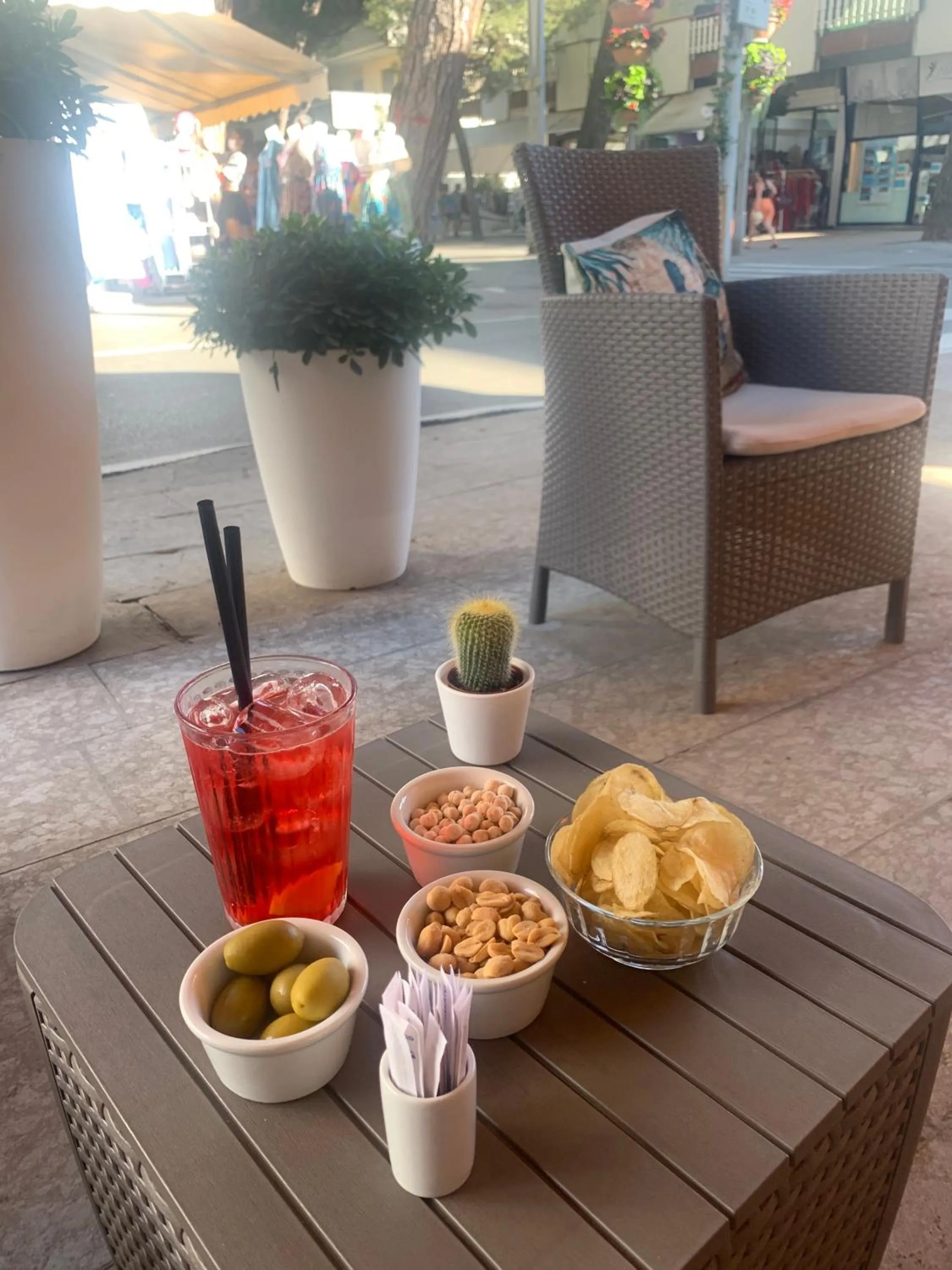 Patio in Hotel Susy - Ambienti rinnovati - direttamente su viale Dante e a due passi dal mare