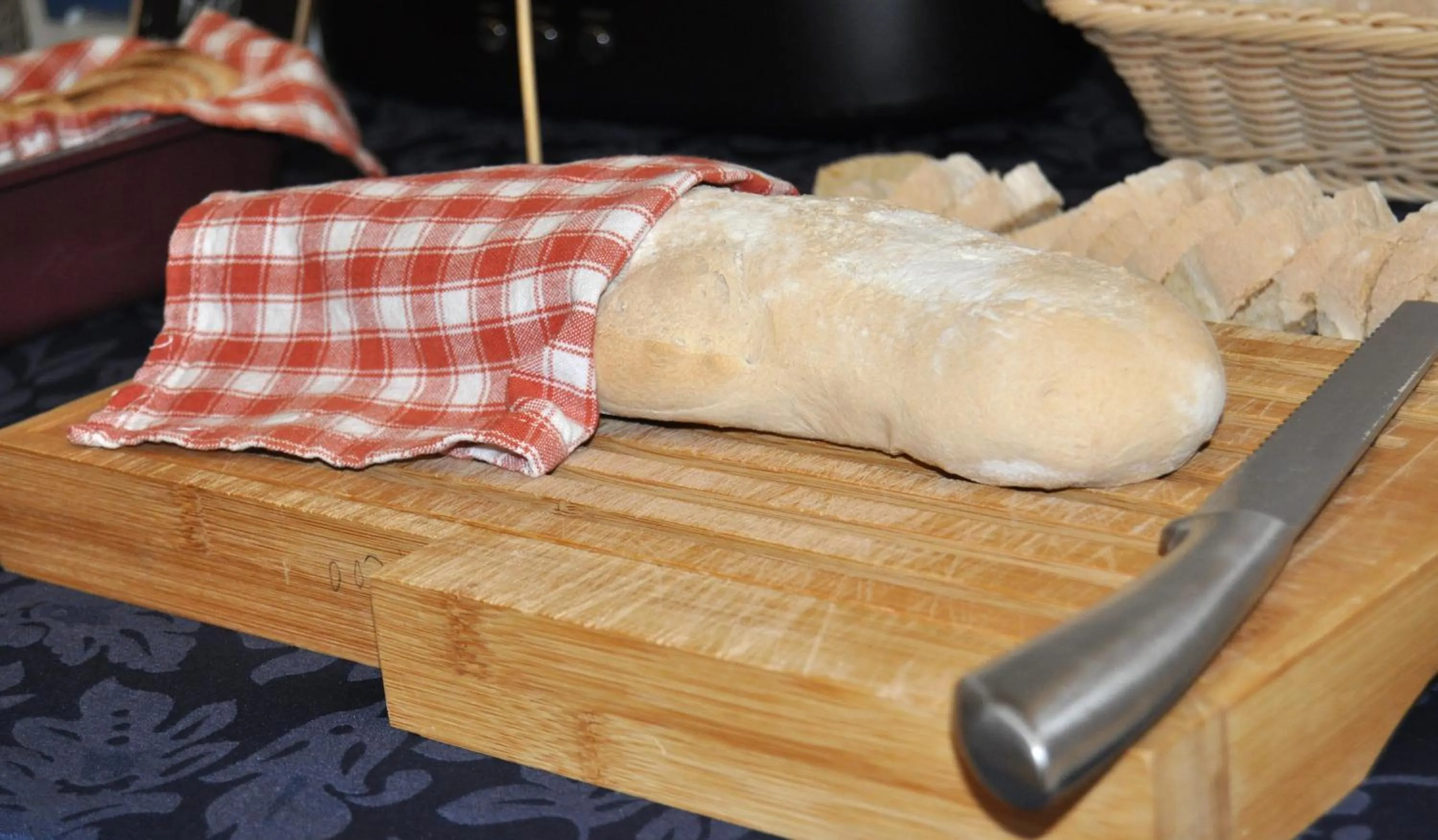Breakfast in Hotel Susy - Ambienti rinnovati - direttamente su viale Dante e a due passi dal mare