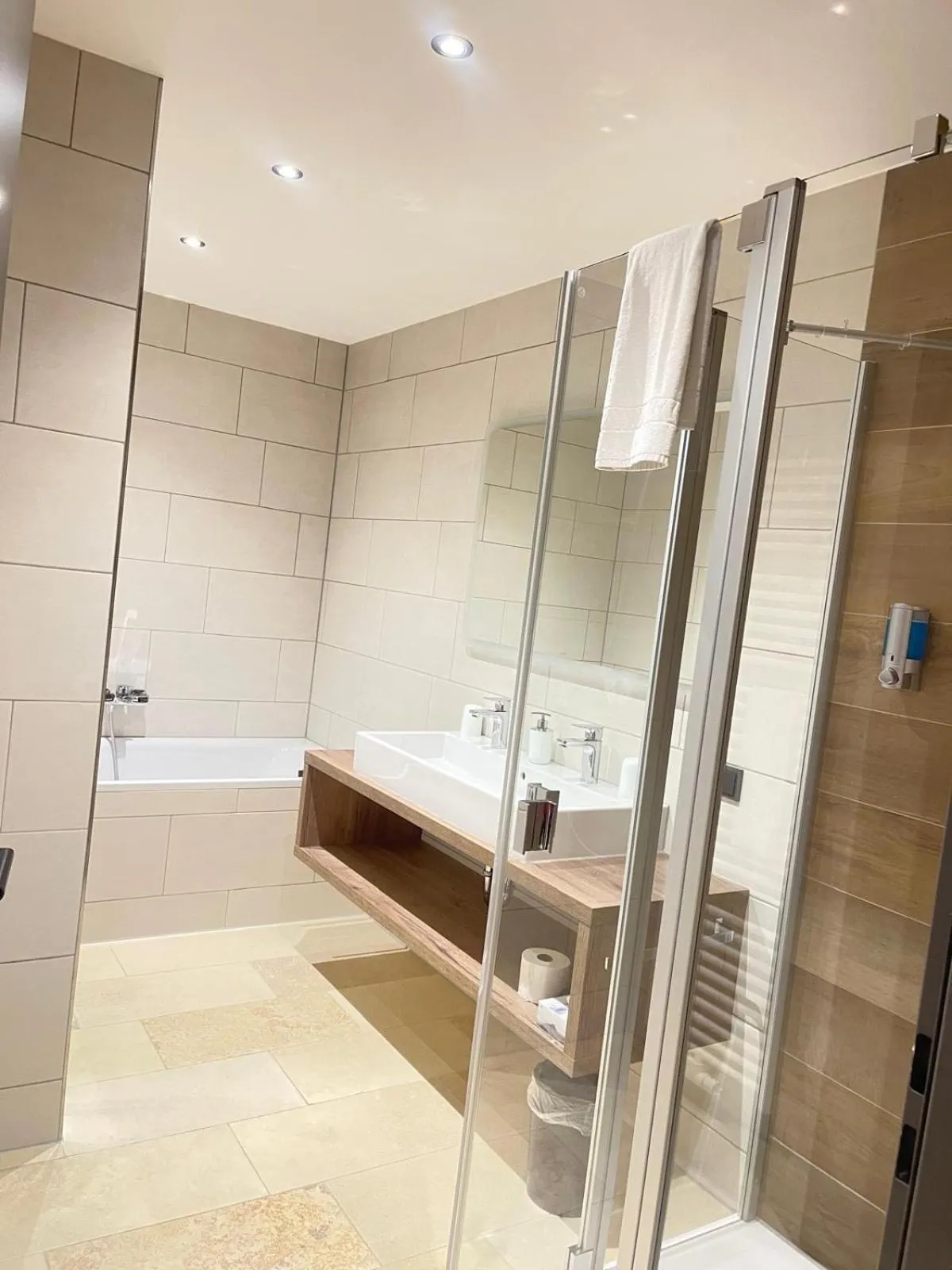 Shower in Hotelgasthof Kirchenwirt