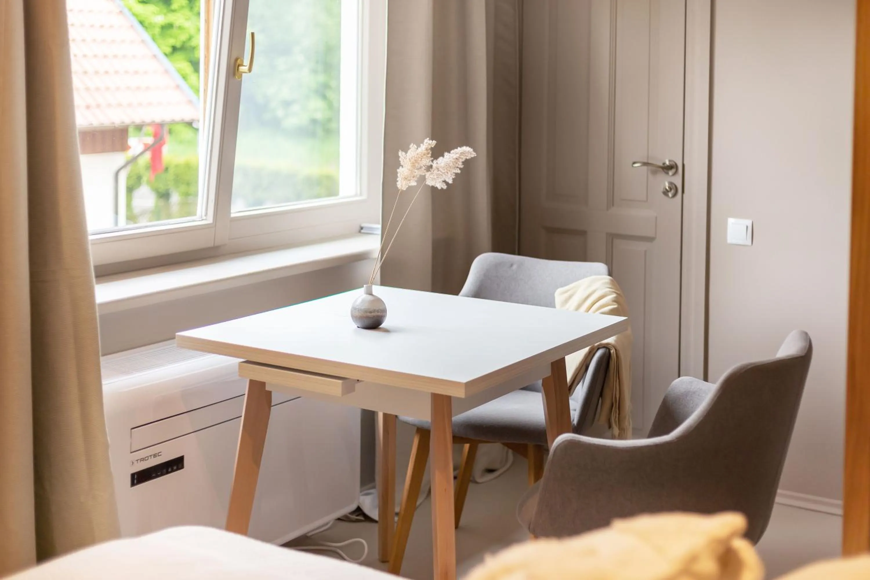 Seating area in Nidos Banga