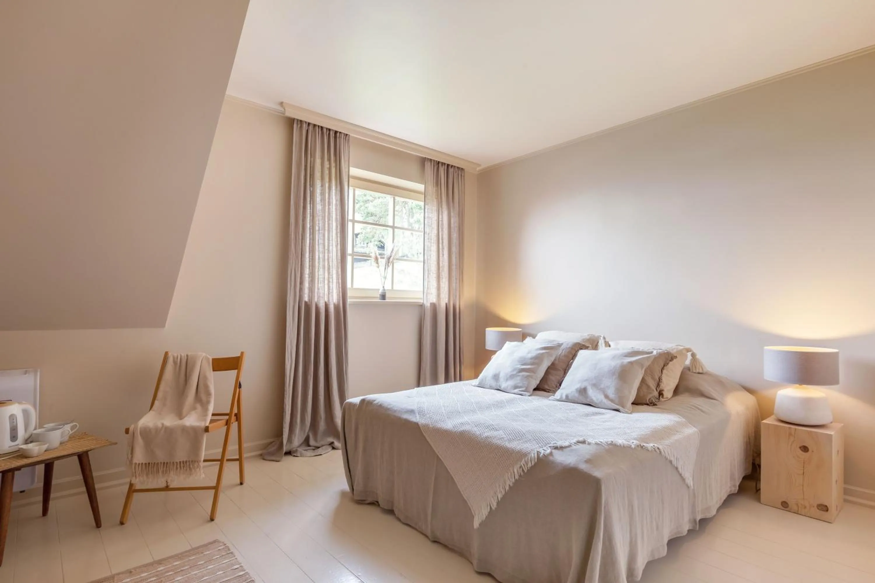 Photo of the whole room, Bed in Nidos Banga