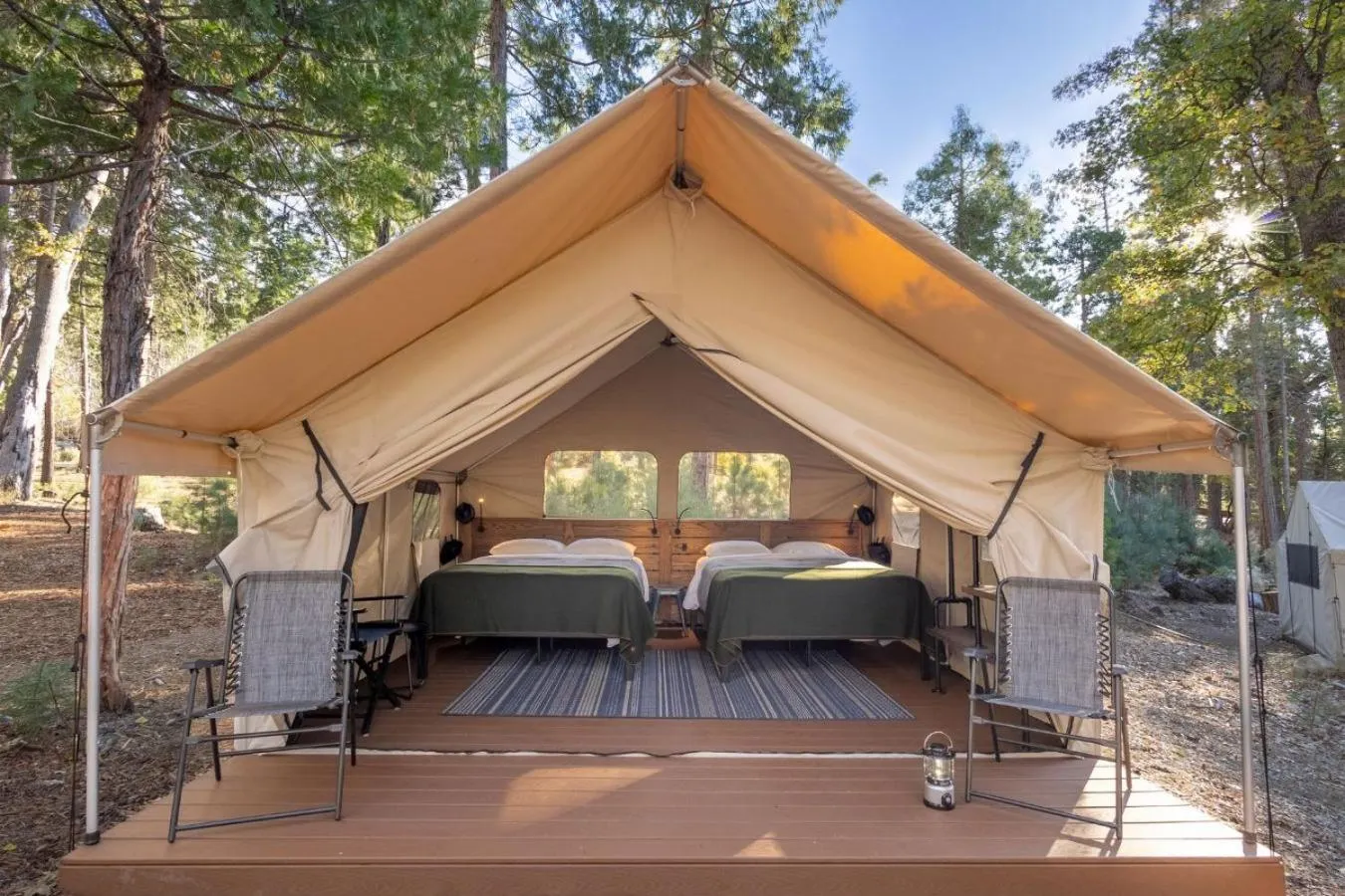 Patio, Bed in Evergreen Lodge at Yosemite