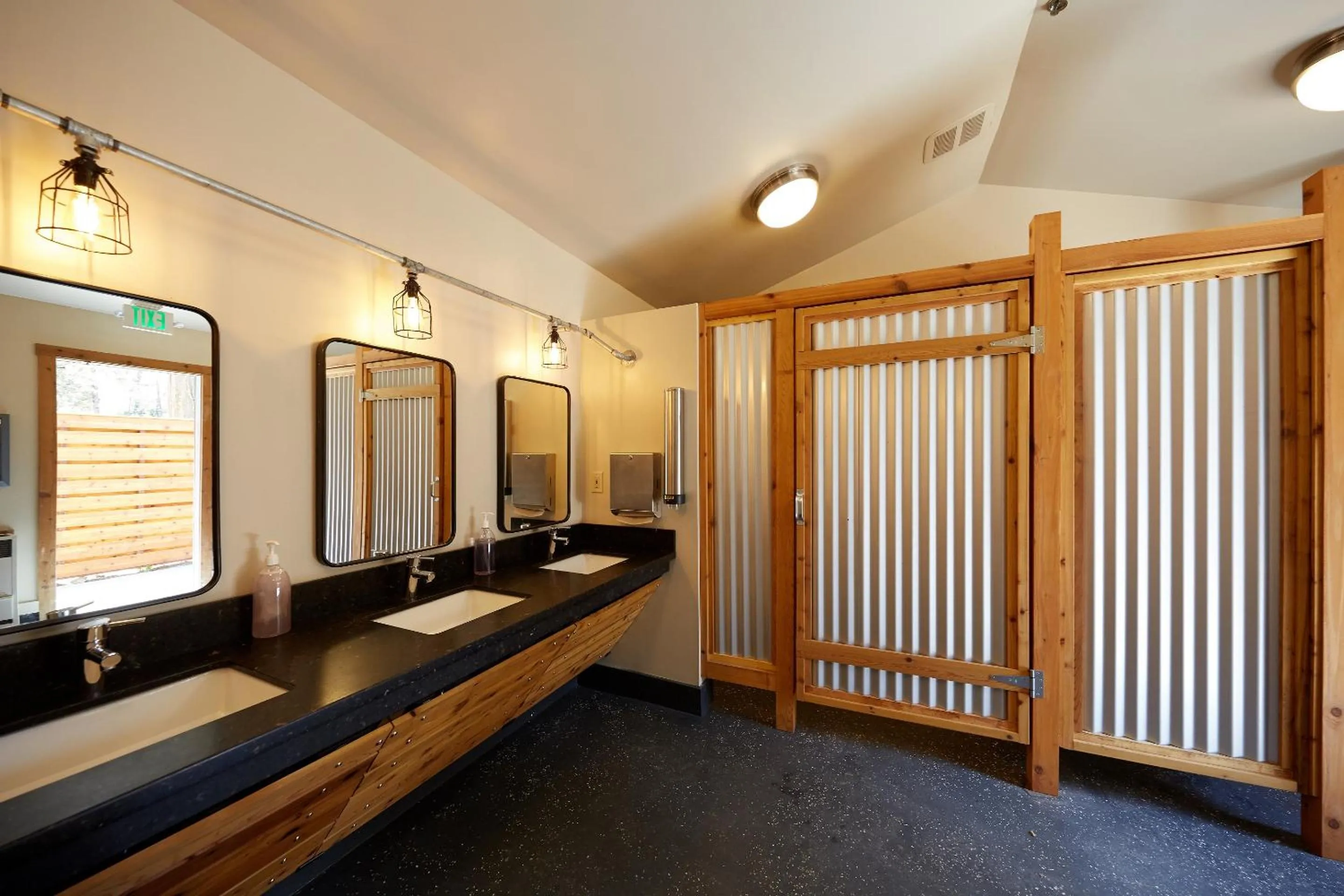Bathroom in Evergreen Lodge at Yosemite