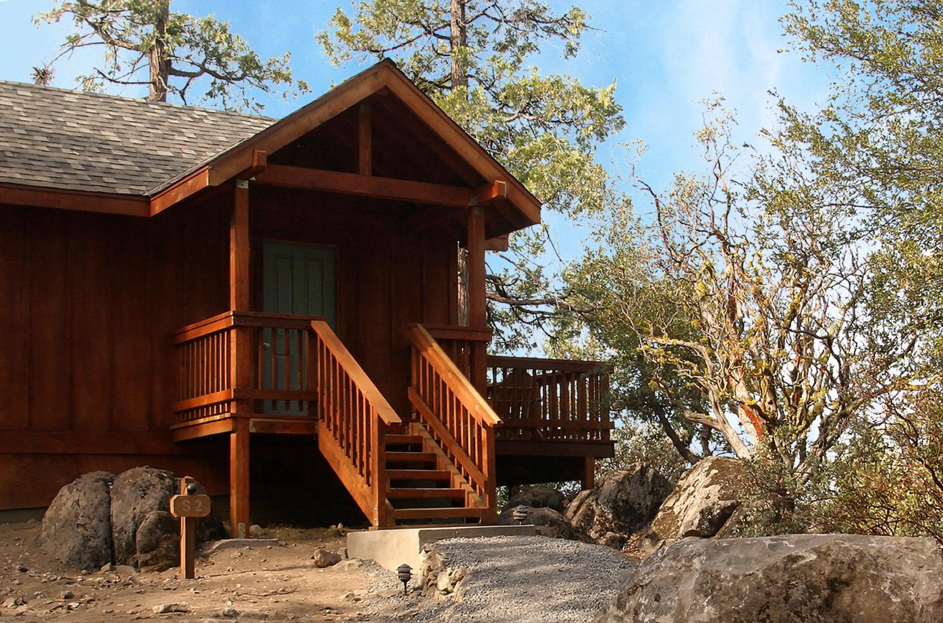 Facade/entrance in Evergreen Lodge at Yosemite