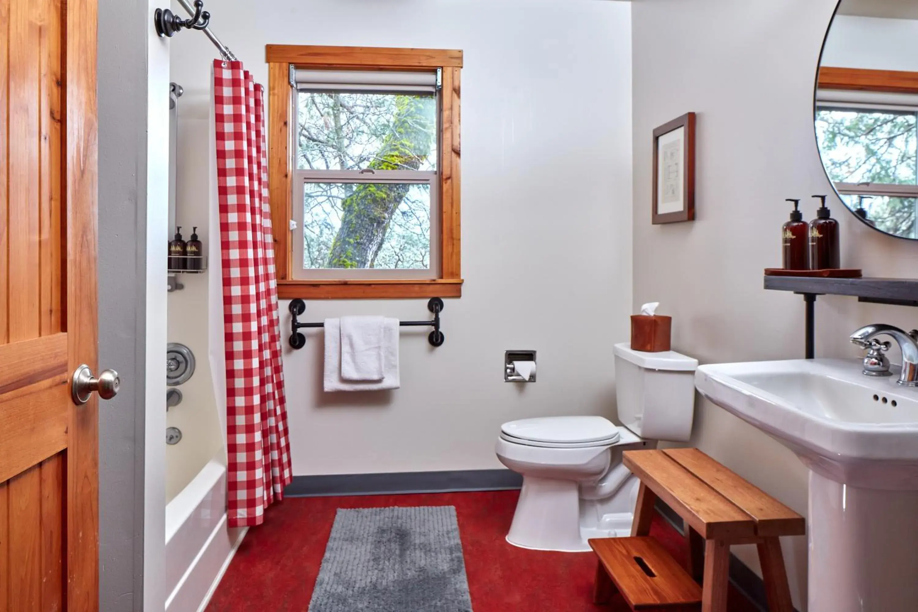 Bathroom in Evergreen Lodge at Yosemite Bathroom in Evergreen Lodge at Yosemite