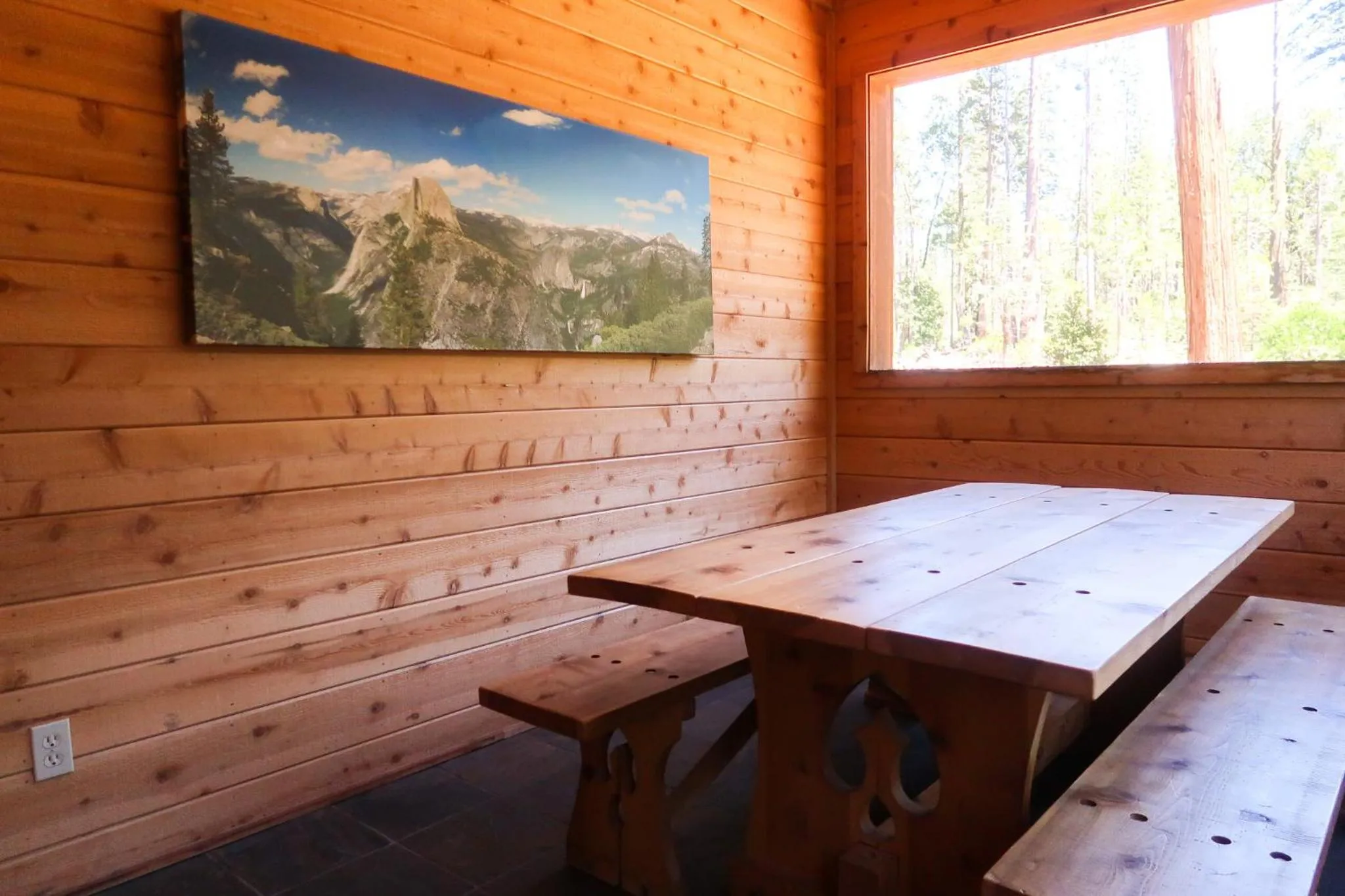 Dining area in Evergreen Lodge at Yosemite