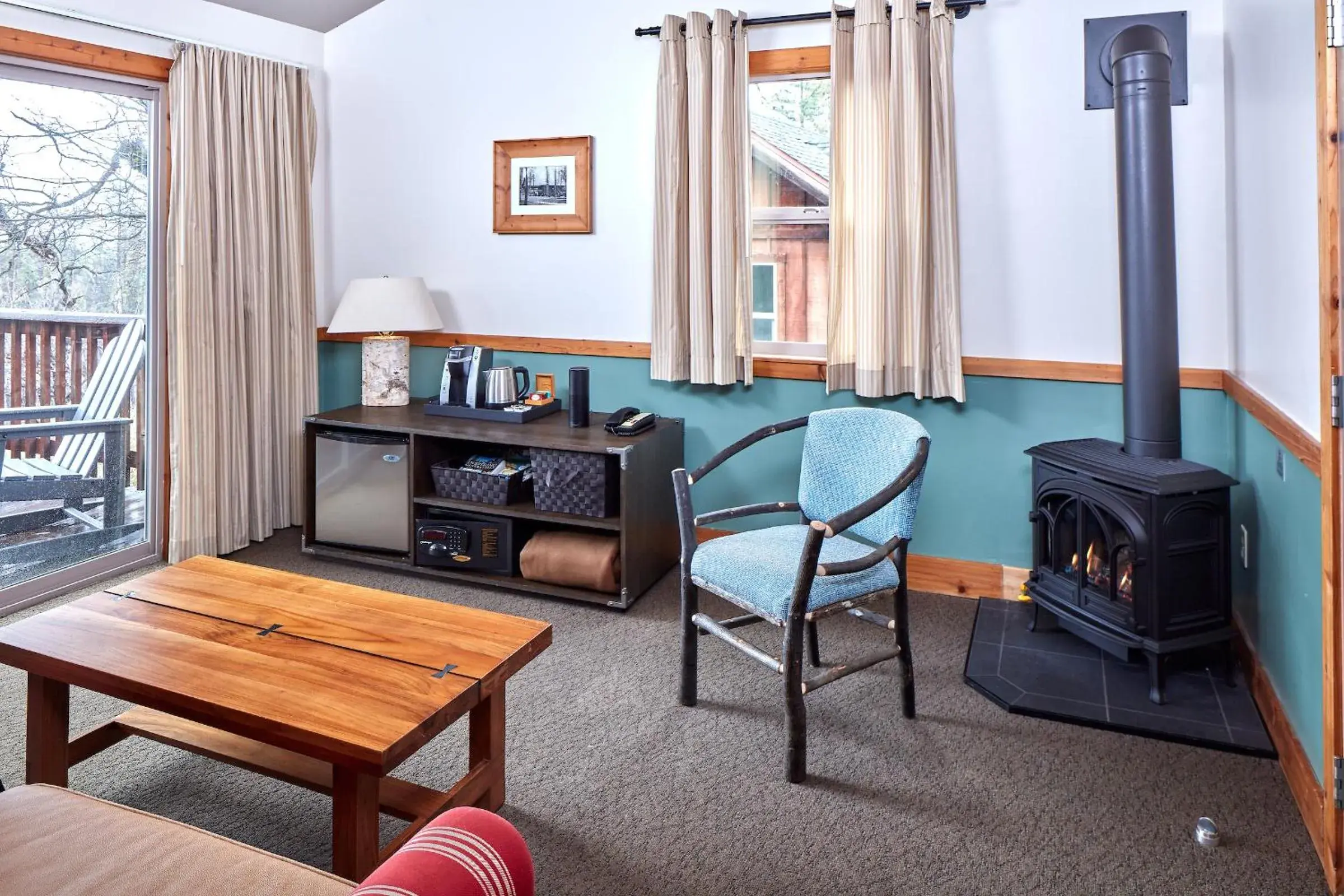 Living room in Evergreen Lodge at Yosemite Living room in Evergreen Lodge at Yosemite