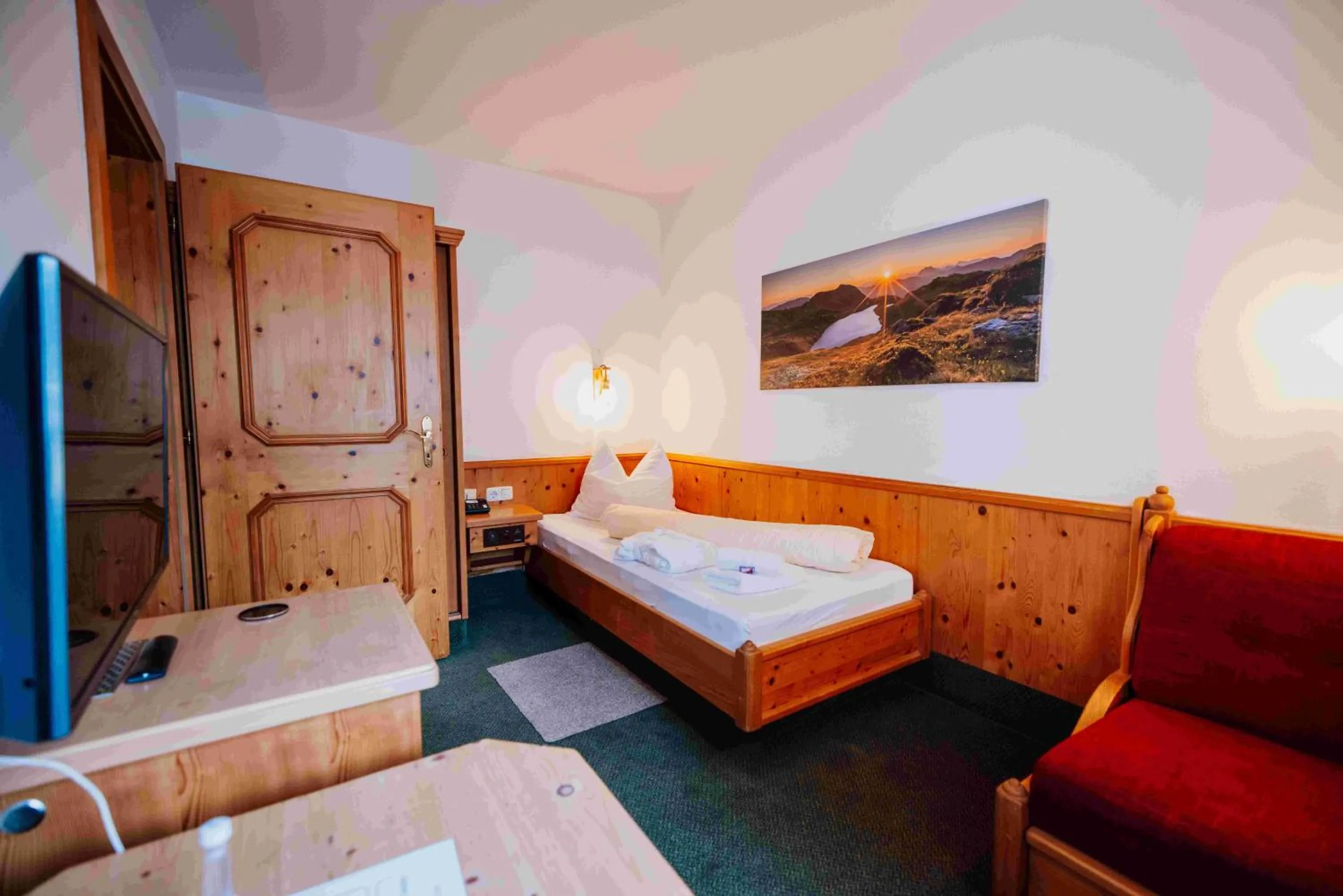 Bed in Hotel in the HEART of the Alps