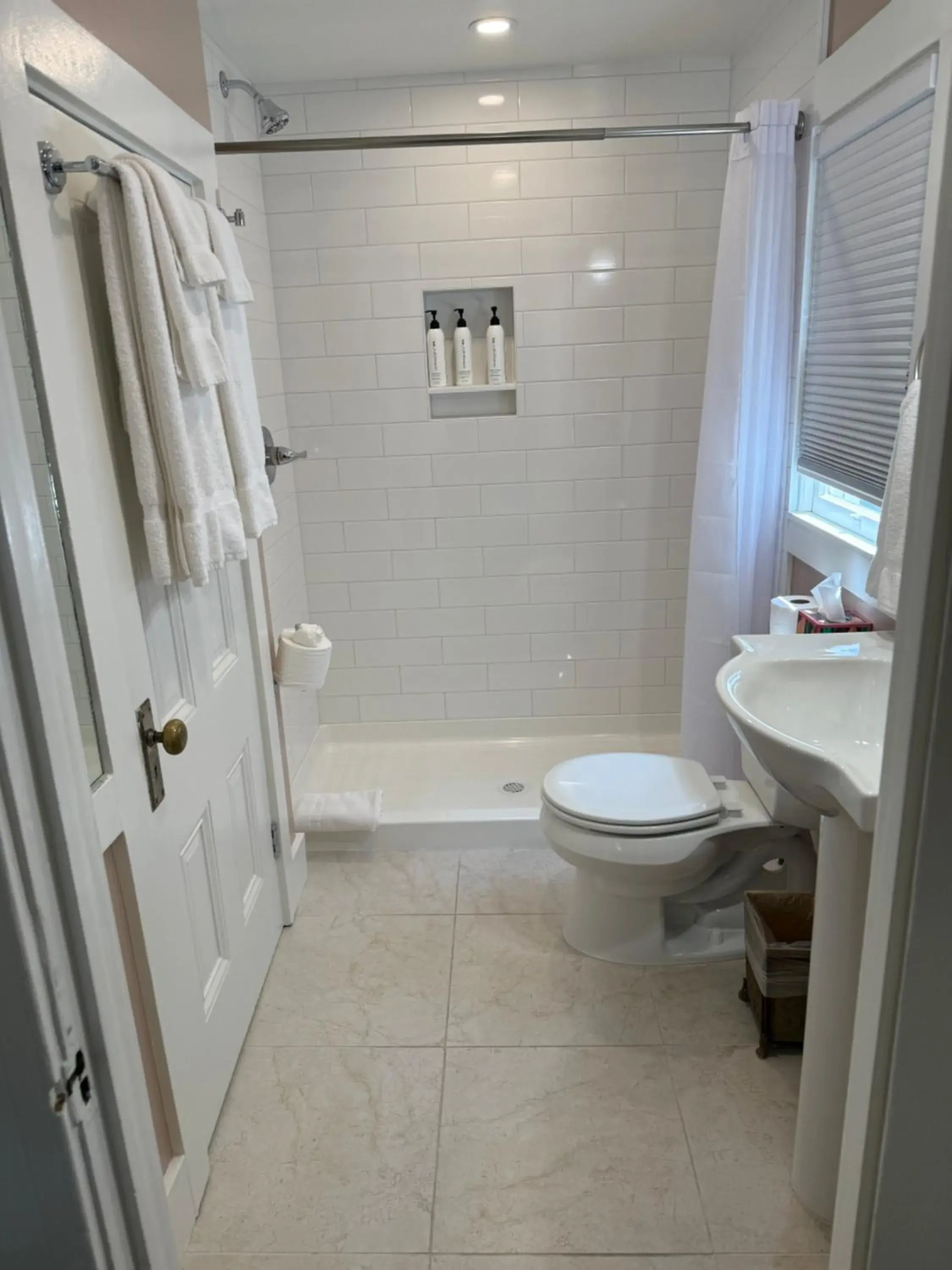 Suite - single occupancy in Cowper Inn Suite - single occupancy in Cowper Inn