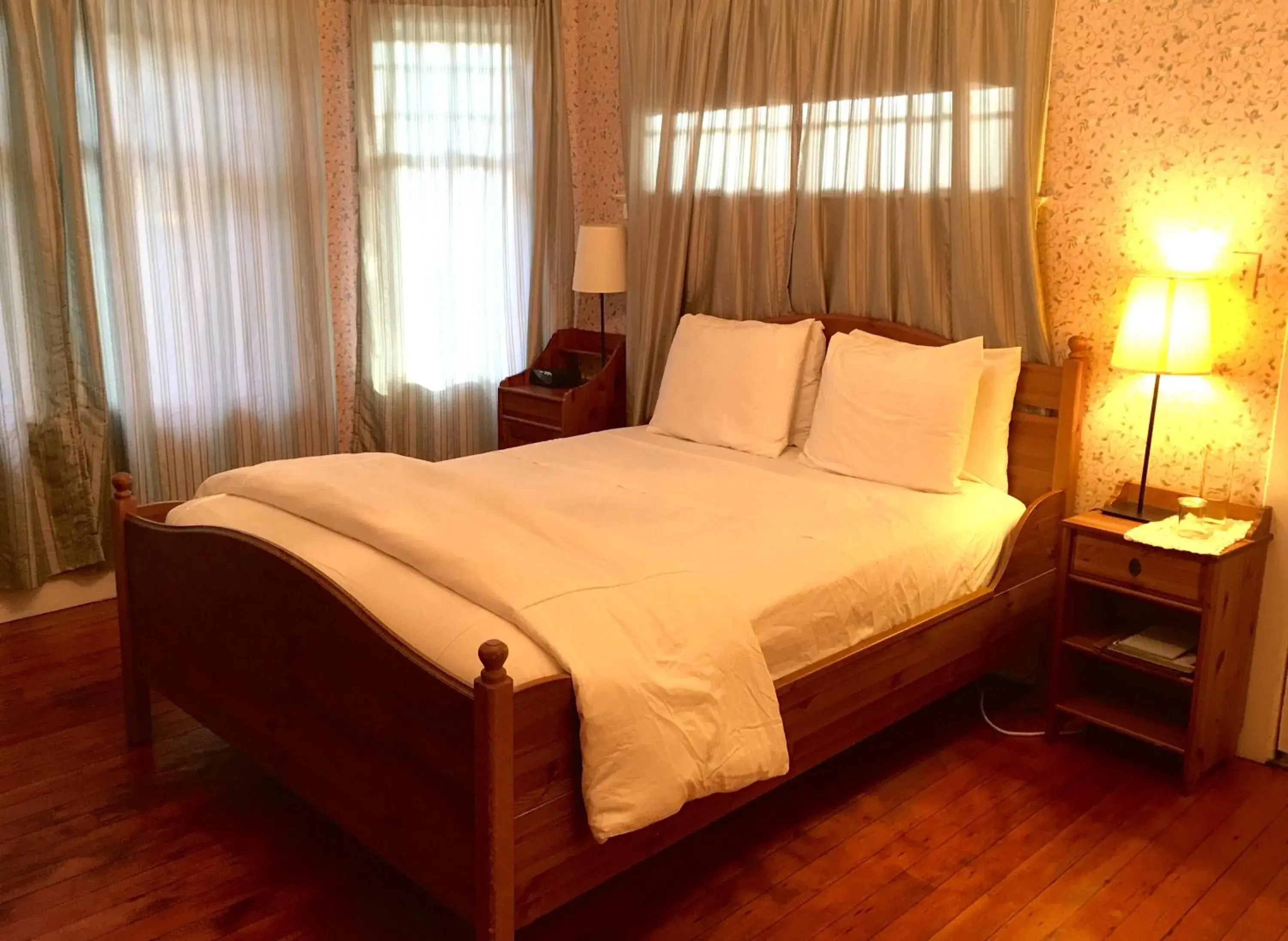 Single Room with Bathroom - single occupancy in Cowper Inn Single Room with Bathroom - single occupancy in Cowper Inn